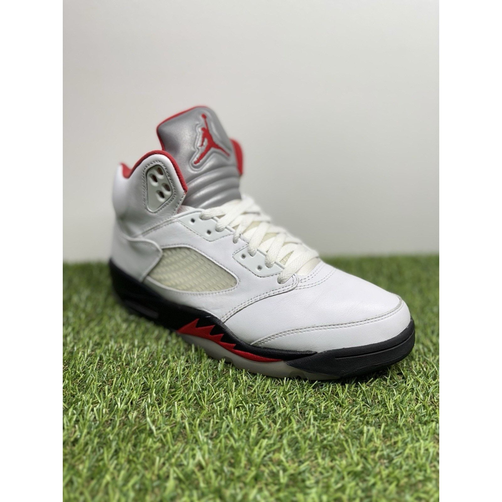 Jordan Brand Air Jordan 5 Retro Mid ' Fire Red ' | GREAT CONDITION! Size US 9.5 / EU 42-43 - 5 Thumbnail