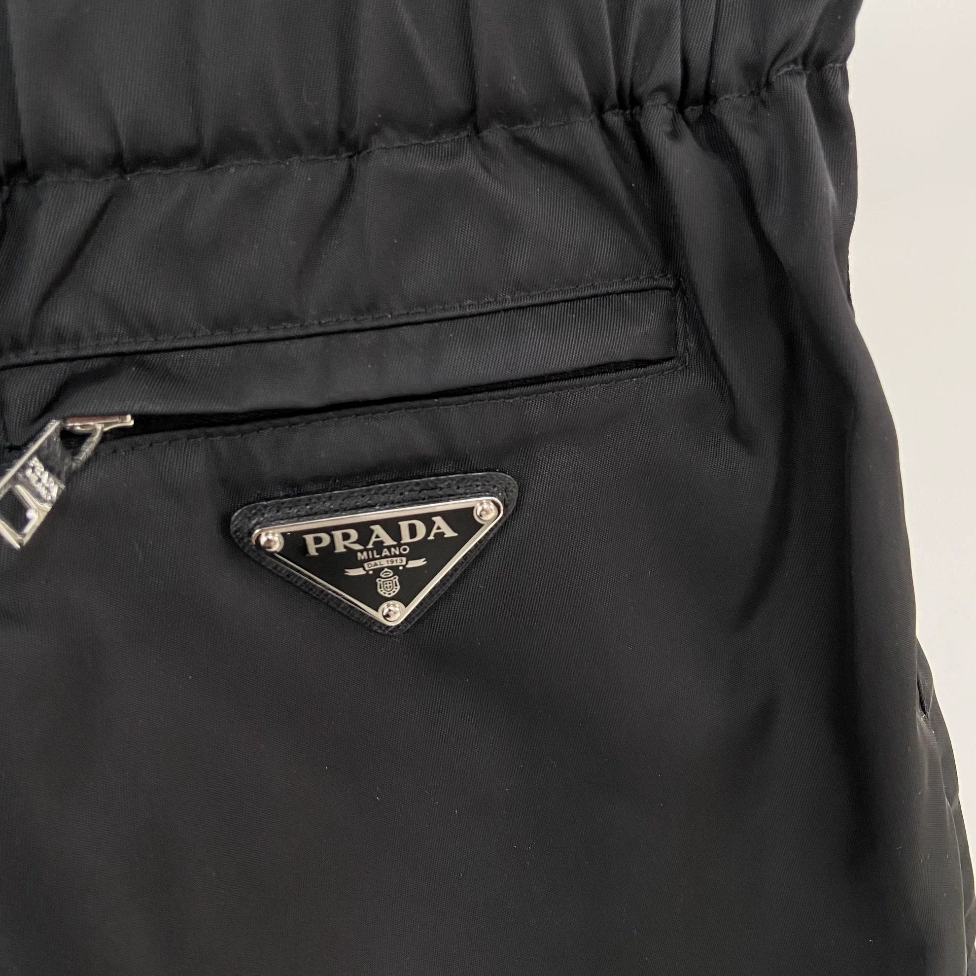 Prada Prada Triangle Logo Black Shorts 36 Size 25" / US 0 / IT 36 - 5 Thumbnail