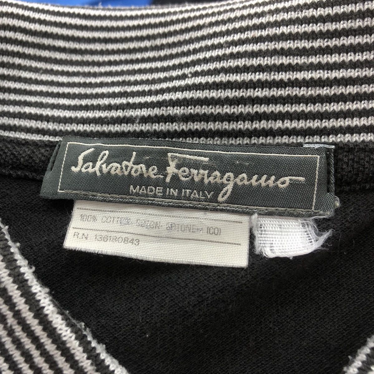 Vintage Vintage SALVATORE FERRAGAMO Made In Italy Tee Shirt Top Polo Size M / US 6-8 / IT 42-44 - 4 Thumbnail