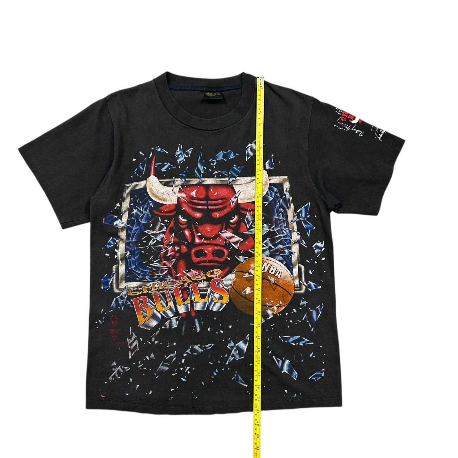 NBA VTG 90s NBA CHICAGO BULLS SHATTERED T-SHIRT CHANGES Size US L / EU 52-54 / 3 - 8 Thumbnail