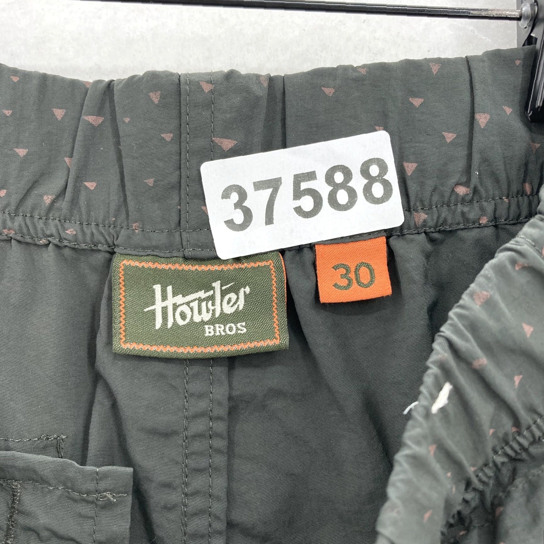 Triangl Howler Bros Shorts Mens 30 Green Triangle Print Nylon Elastic Belted Outdoor Zip Cargo Regular Mens Size US 30 / EU 46 - 4 Thumbnail