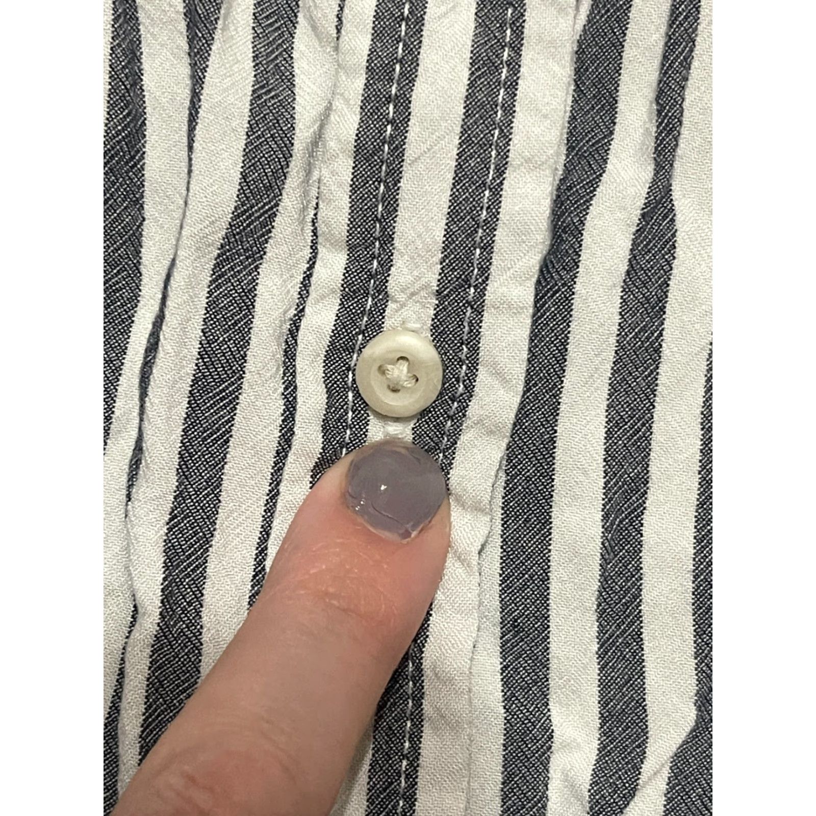 Merona Merona Shirt Women's Small Gray White Striped Button Up Long Sleeve Casual Vintage No (apply constraints) Size S / US 4 / IT 40 - 5 Thumbnail