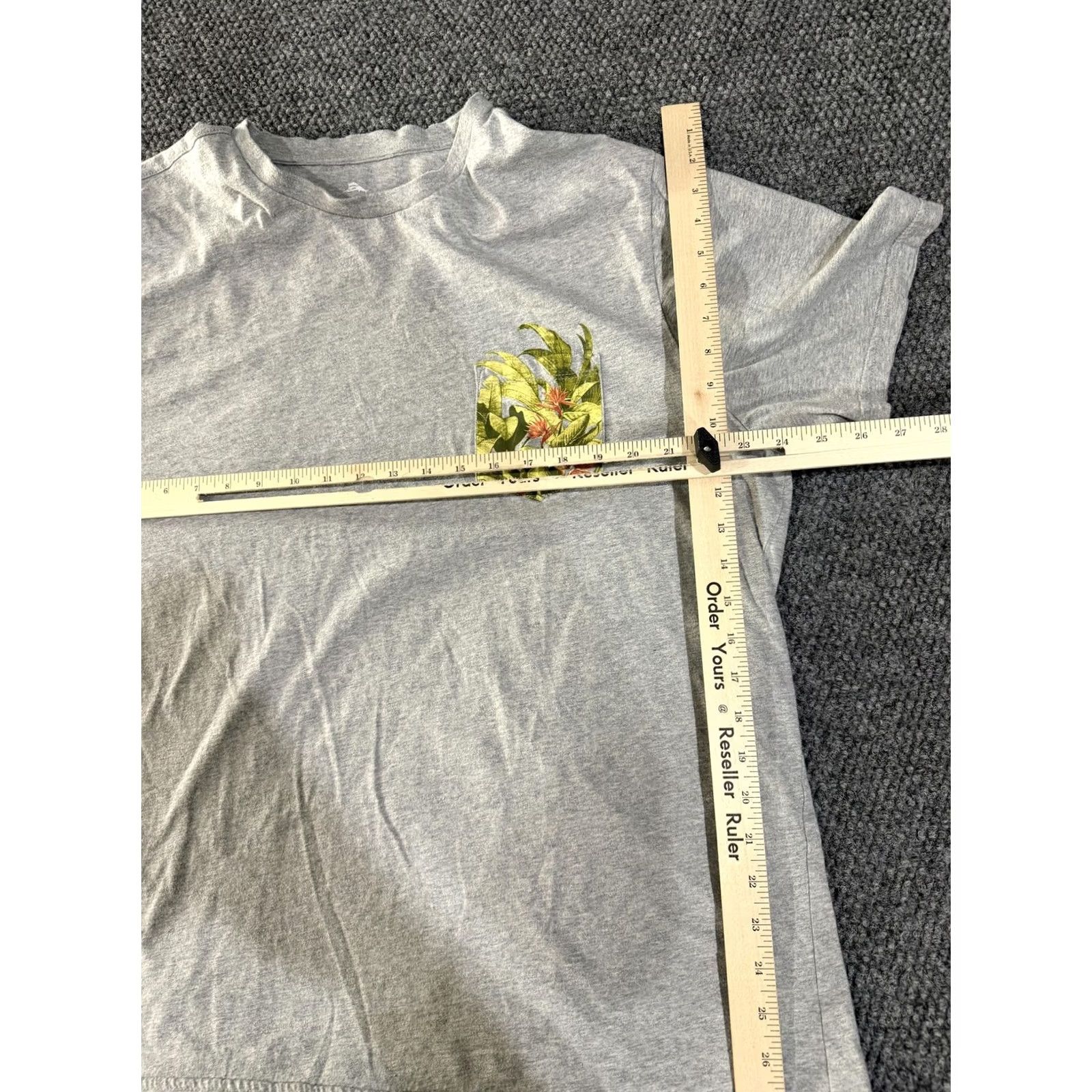 Tommy Bahama Tommy Bahama Shirt Mens XL Gray T-Shirt Pocket Tee Beach Tropical Floral Patch Pocket Tee Crew Neck Short Sleeve Jersey Cotton Size US XL / EU 56 / 4 - 6 Thumbnail