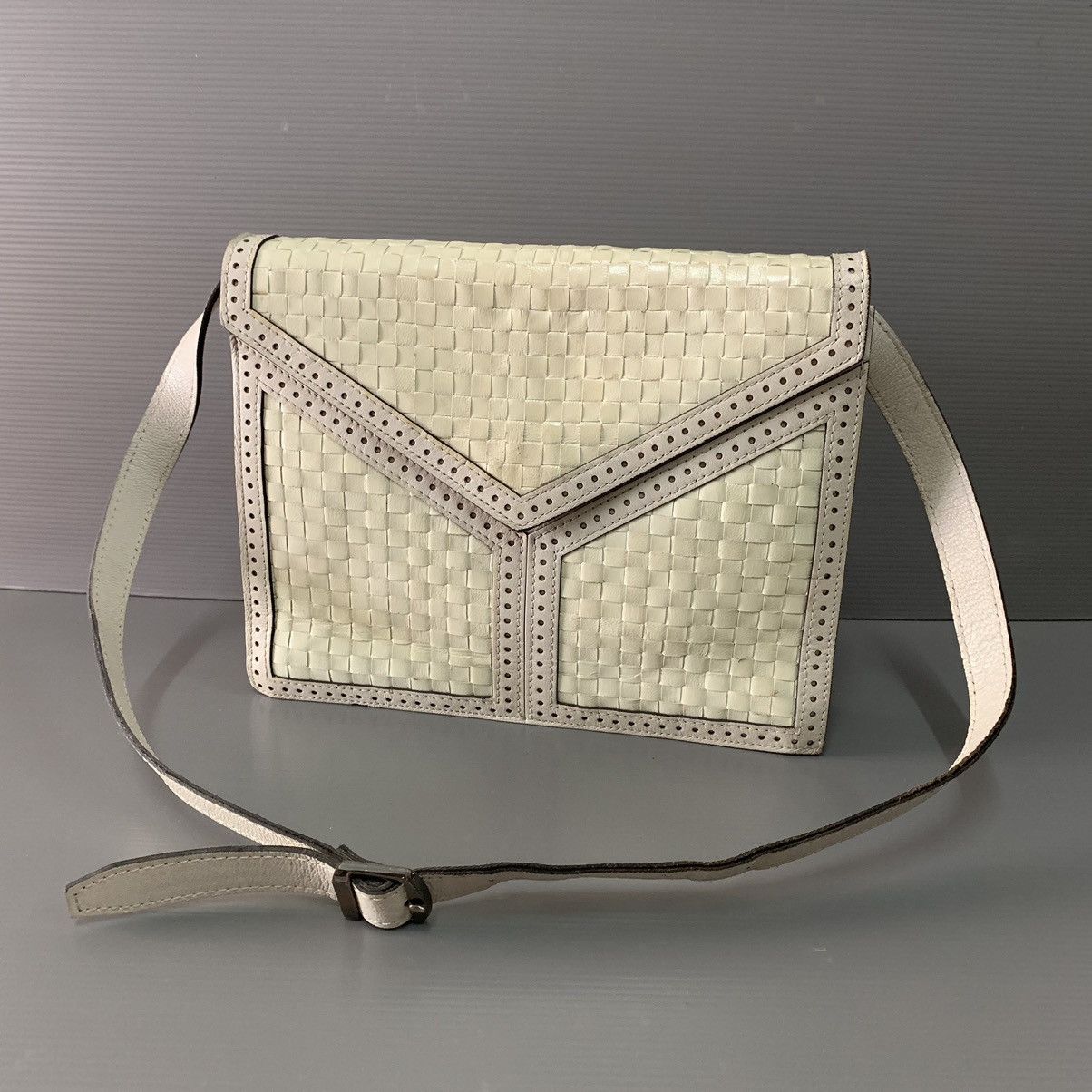 Yves Saint Laurent Yves Saint Laurent Leather Shoulder Bag Size ONE SIZE - 1 Thumbnail