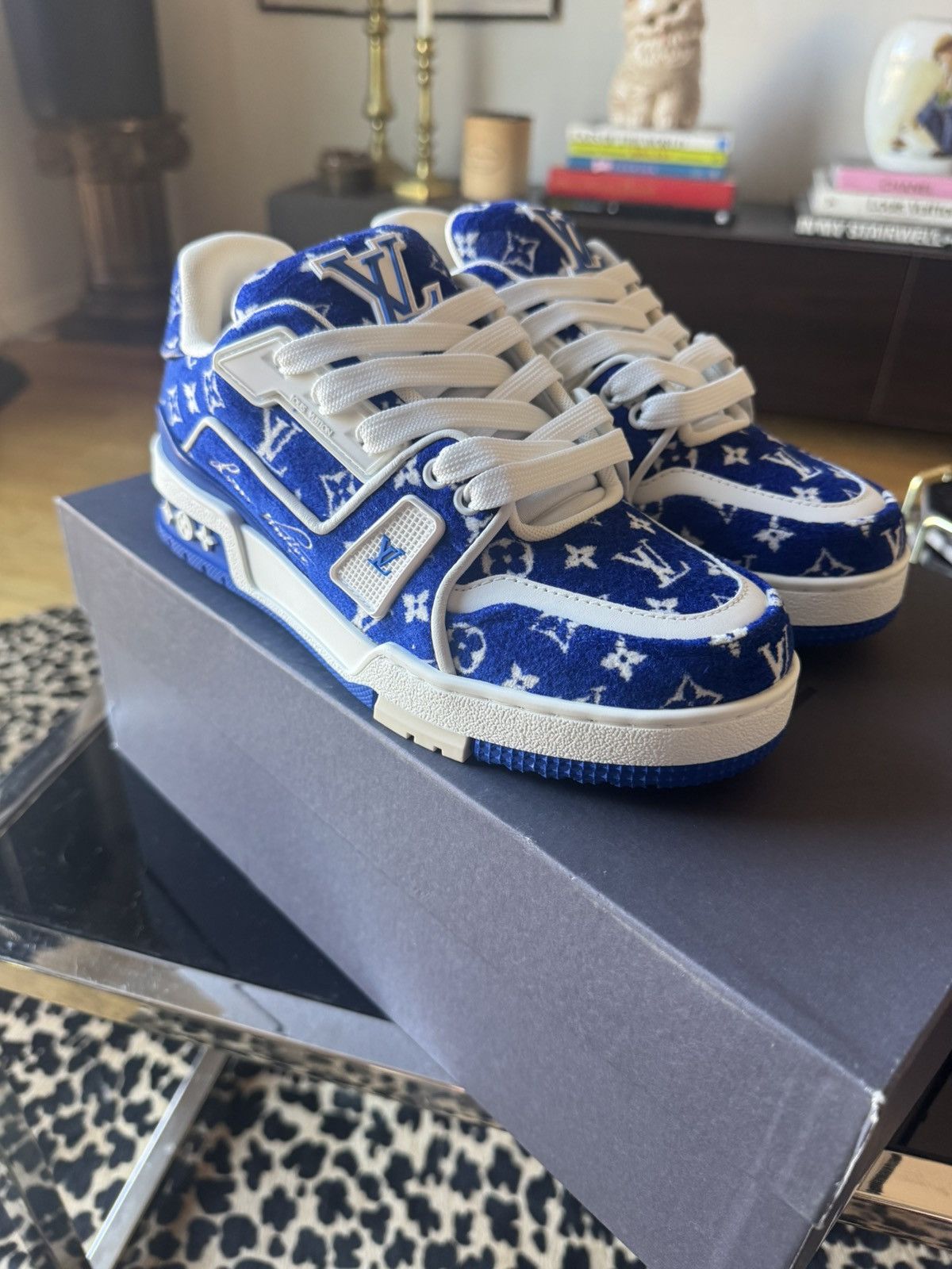 Louis Vuitton Louis Vuitton Trainer Blue Velvet Monogram Size US 5 / IT 35 - 2 Thumbnail