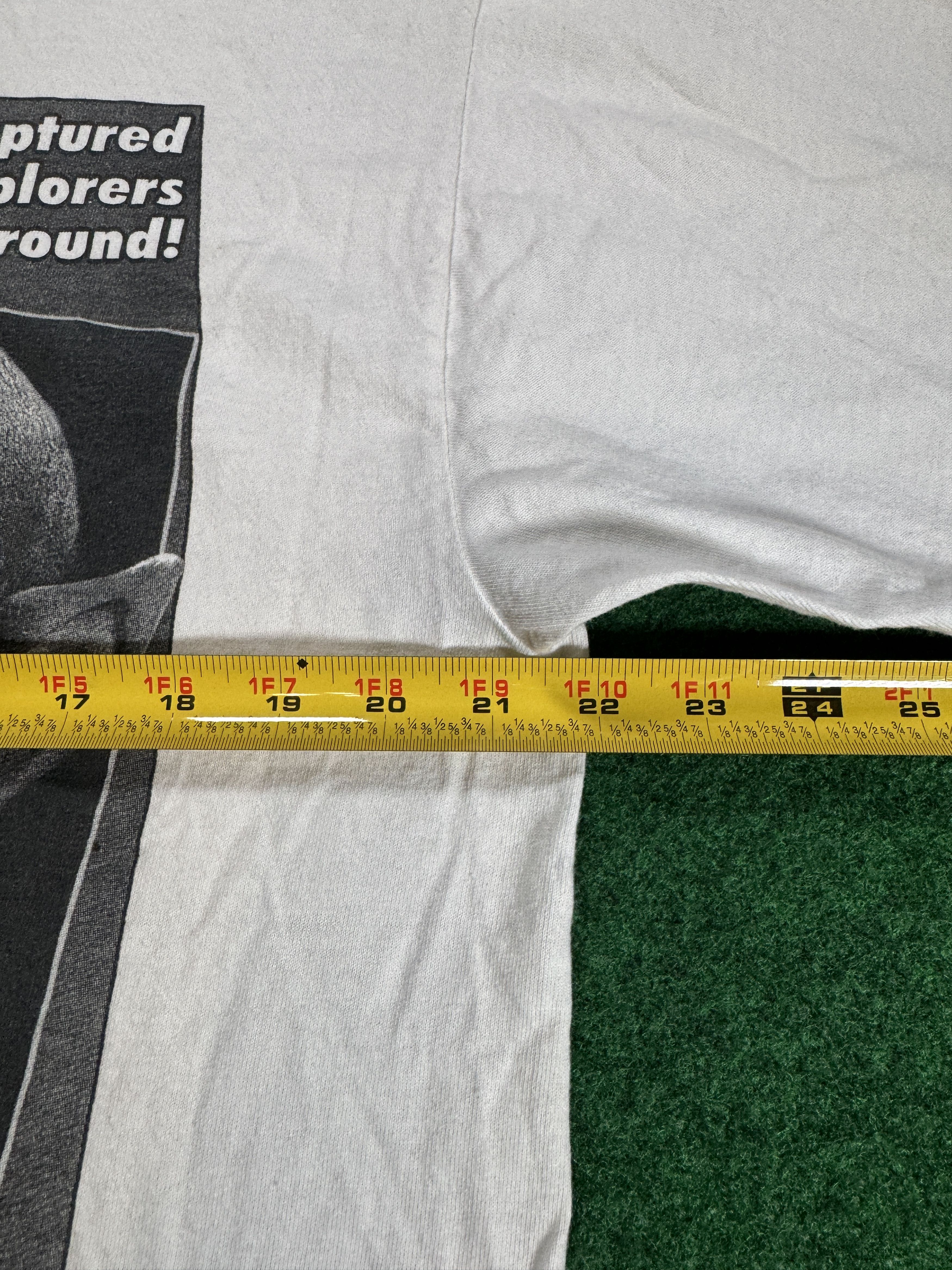 Vintage VTG 90s Week World News Bat Child Boy Original RARE TShirt Size US L / EU 52-54 / 3 - 5 Thumbnail