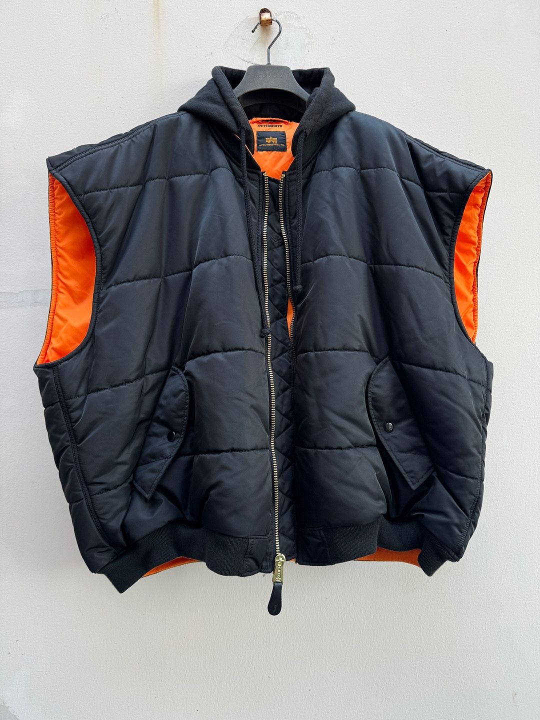 格安即決 Alpha Industries × Vetements Vetements X Alpha Industries ジャケット・アウター