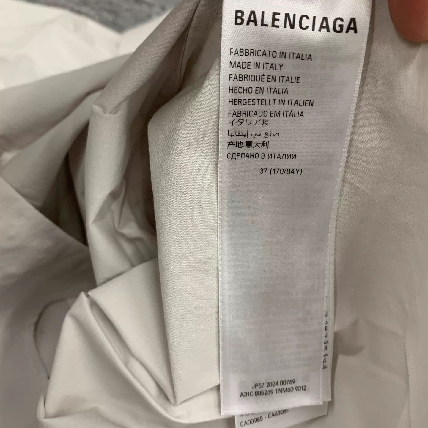 Balenciaga Balenciaga White Distressed Rev Logo SS 37 98 New Size US XS / EU 42 / 0 - 6 Thumbnail