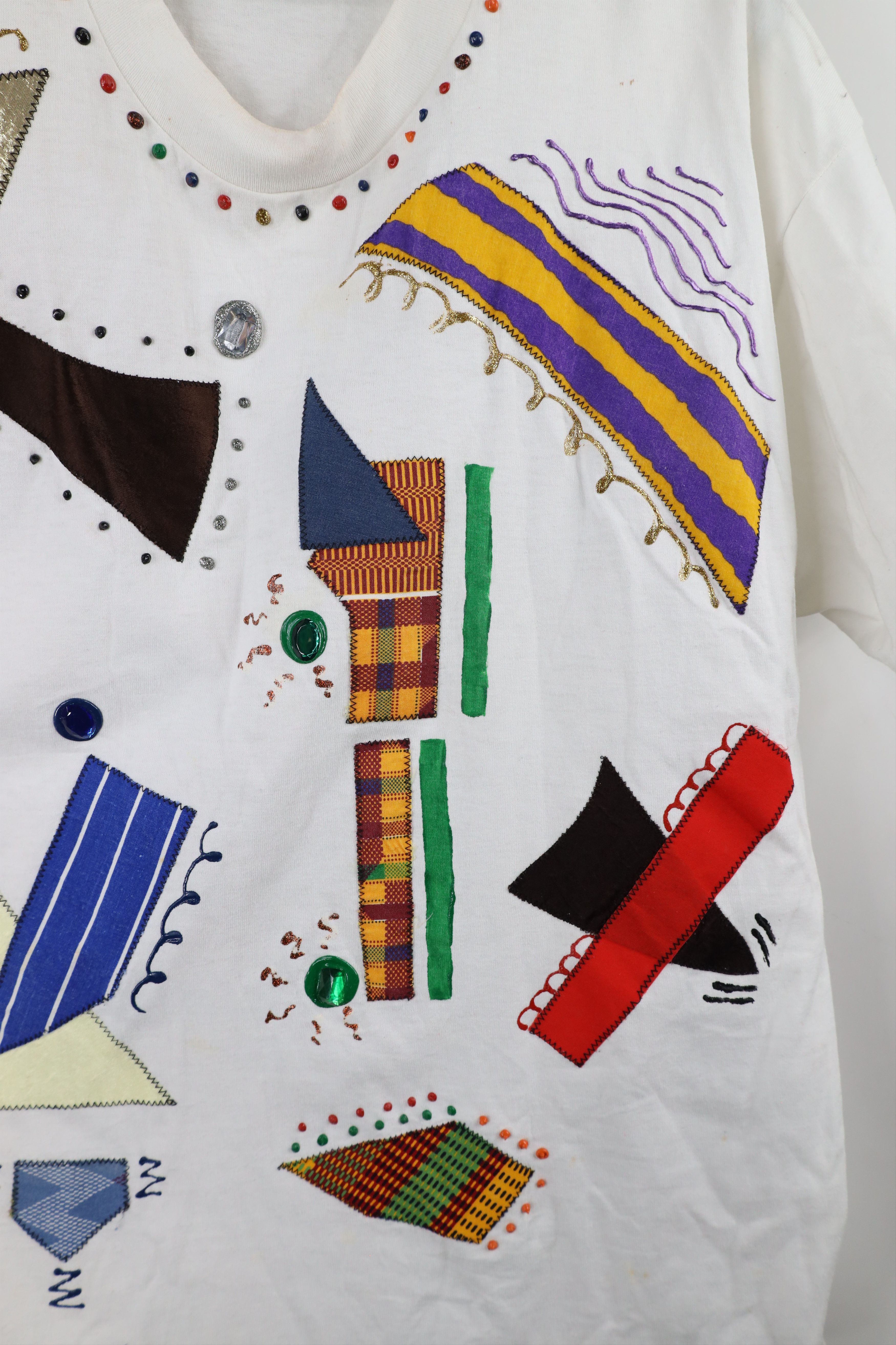 Vintage Vintage 90s Streetwear Abstract Jeweled T-Shirt White USA Size XL / US 12-14 / IT 48-50 - 8 Thumbnail