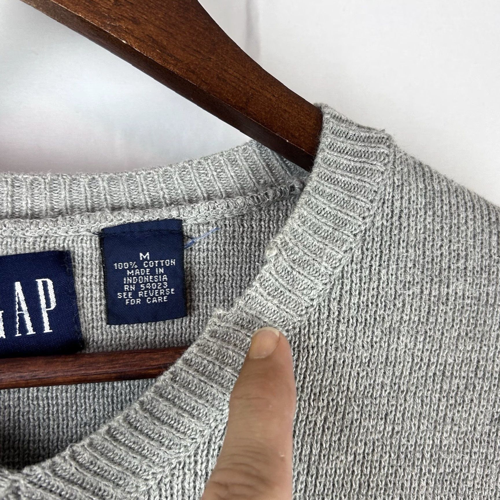 Gap Gap Sweater V-Neck Pullover Long Sleeve Gray Medium Men Regular Knit Cotton Lightweight Breathing Pattern Striped Logo Size US M / EU 48-50 / 2 - 4 Thumbnail