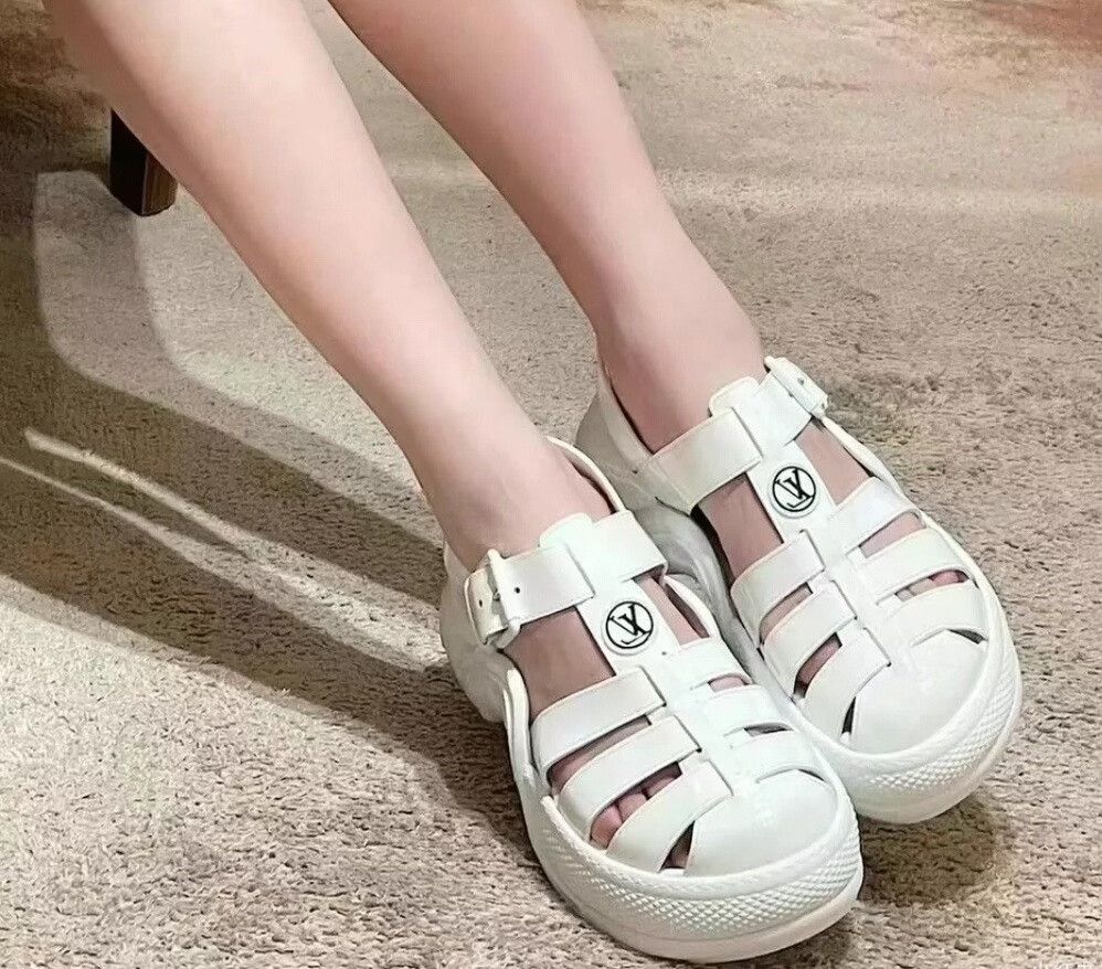 Louis Vuitton Louis Vuitton White Sandals us_7 Women Size US 7 / IT 37 - 1 Thumbnail