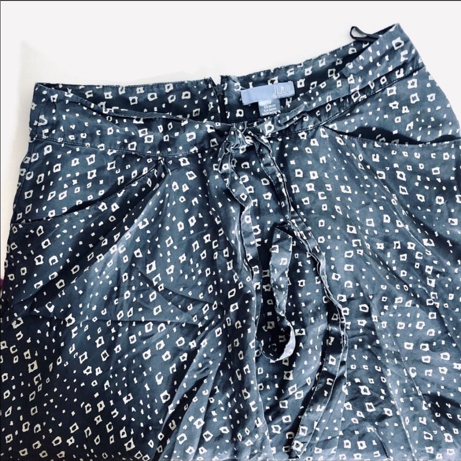 Anthropologie ANTHROPOLOGIE Lil' Silk Grey Navy White Printed Mini Skirt Size 34" / US 12 / IT 48 - 4 Thumbnail