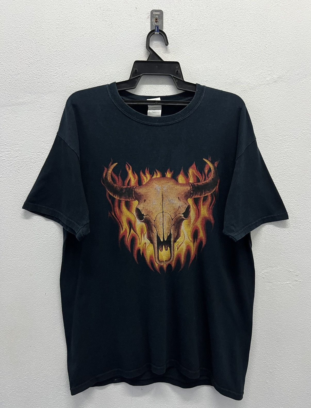 Gildan × Vintage VINTAGE GILDAN FLAMING BUFFALO SKULL SHIRT Size US L / EU 52-54 / 3 - 1 Thumbnail