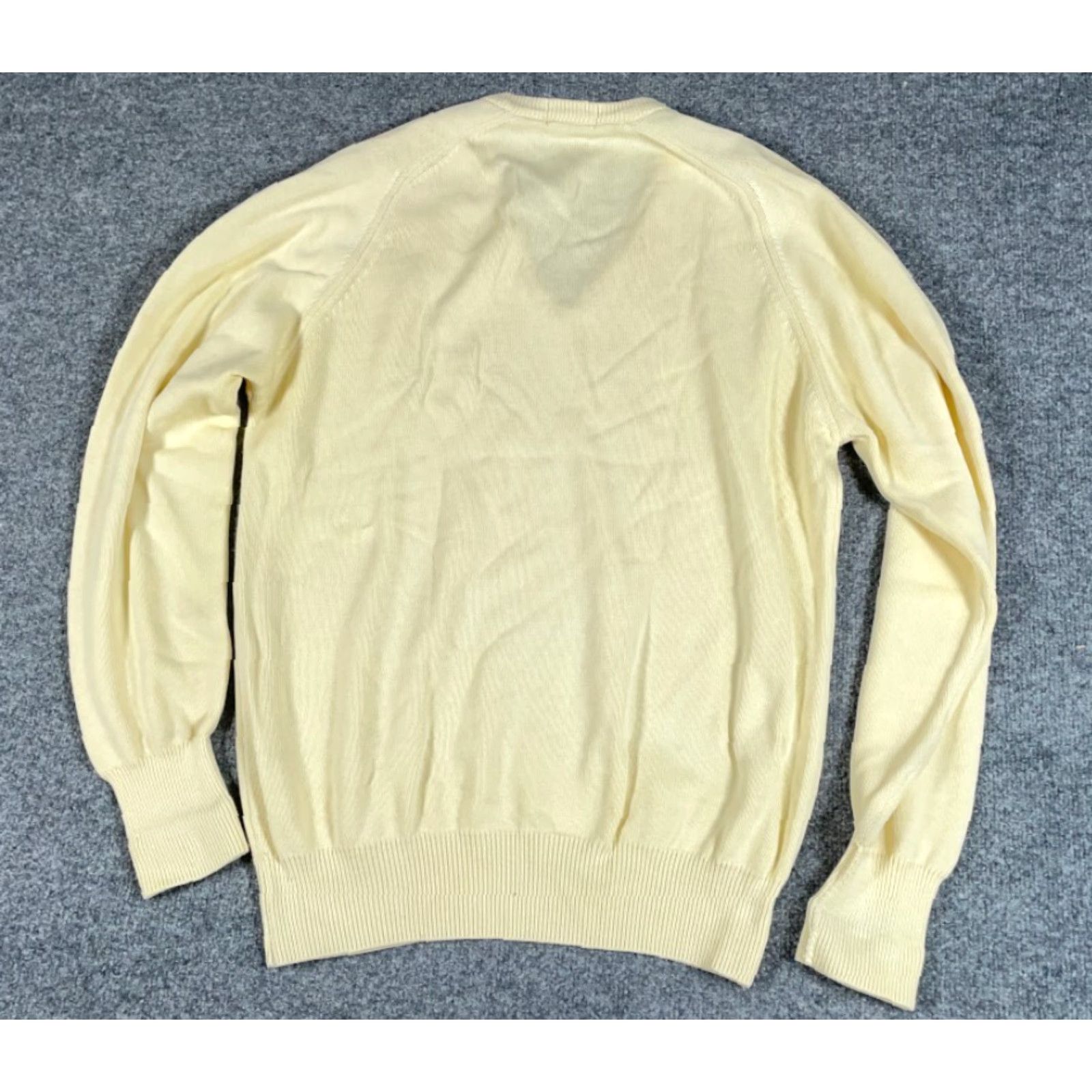 Izod VINTAGE IZOD Sweater Shirt Adult Large Pale Yellow 80s Country Club Embroidered V-Neck Pullover Mens Size US L / EU 52-54 / 3 - 2 Thumbnail