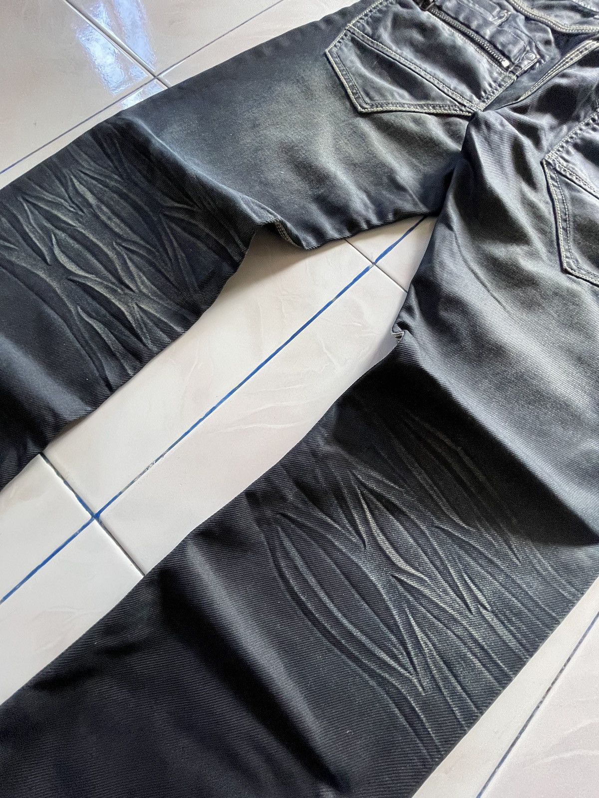 GOSTAR DE FUGA × semanticdesign Urban Craft Waxed Coated Contrast Triple Stitch Jeans Size US 30 / EU 46 - 16 Thumbnail