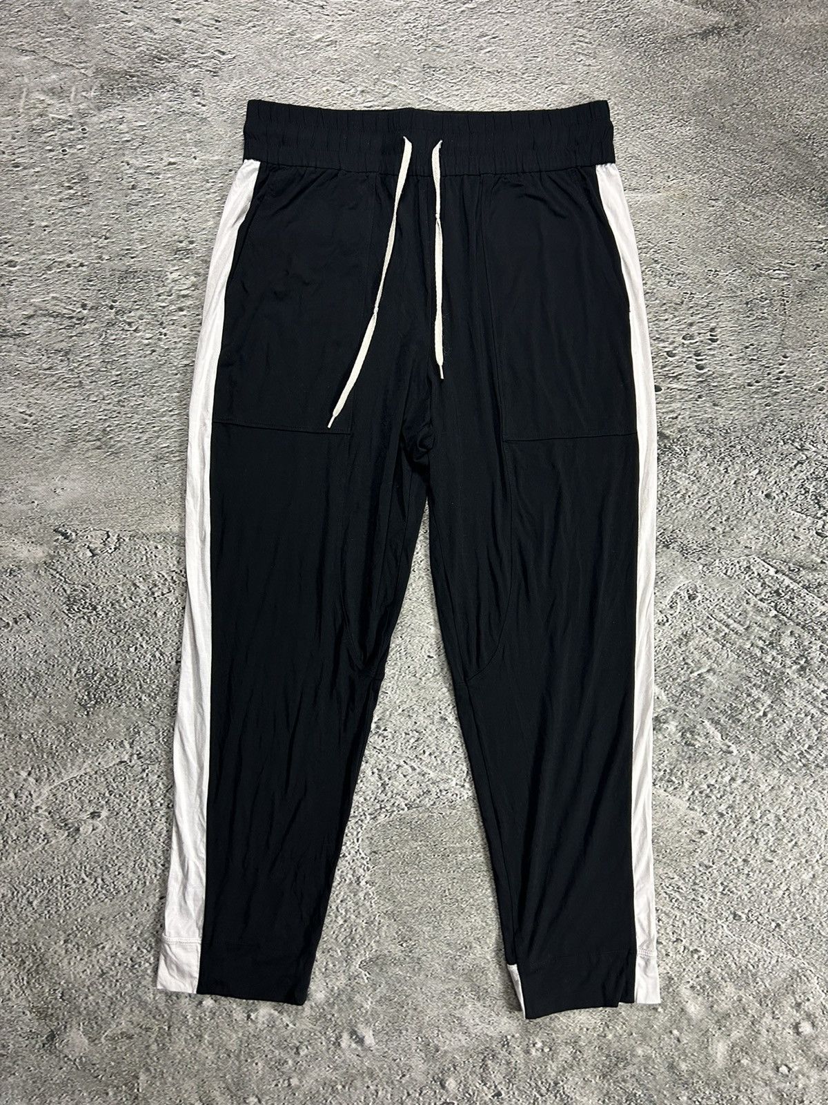 Helmut Lang Helmut Lang sweat pants black and white Size US 32 / EU 48 - 1 Thumbnail