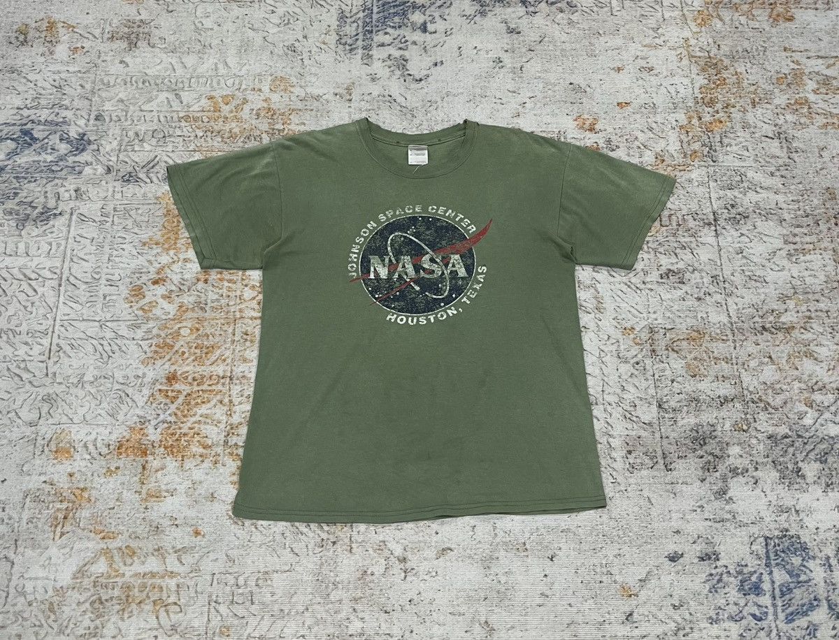 Gildan Vintage Distressed Nasa Johnson Space Center Houston, Texas Size US M / EU 48-50 / 2 - 1 Thumbnail