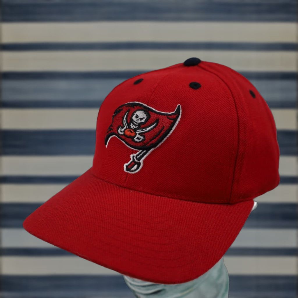 Logo Athletic VINTAGE Logo Athletic Tampa Bay Buccaneers Snapback Hat Men OS Red NWT 10/10 Size ONE SIZE - 1 Thumbnail