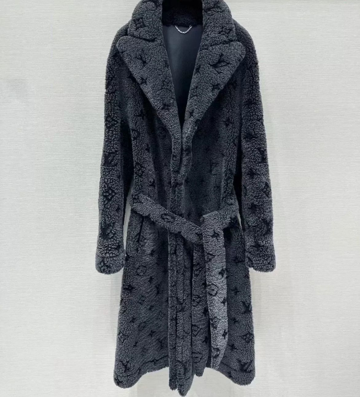 Louis Vuitton Louis Vuitton Embossed Monogram Fur Coat Size US M / EU 48-50 / 2 - 1 Thumbnail