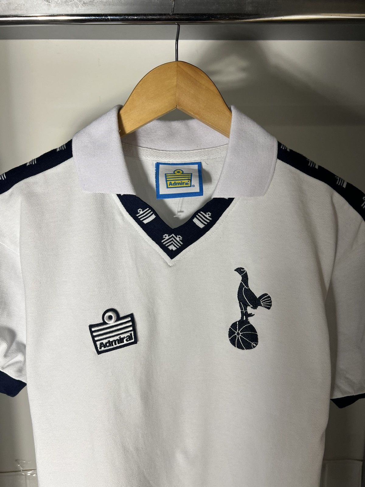 Vintage ADMIRAL FC TOTTENHAM HOTSPUR ENGLAND RETRO SOCCER JERSEY Size US S / EU 44-46 / 1 - 5 Thumbnail