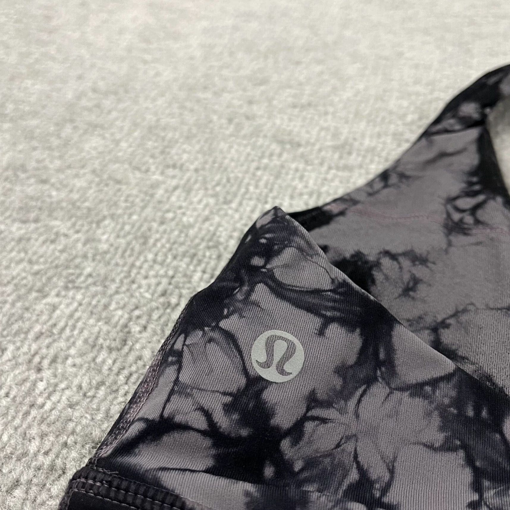 Lululemon VINTAGE LULULEMON Energy Sports Bra Womens Size 6 Shibori Magnum Black Stretch Training Size ONE SIZE - 2 Thumbnail