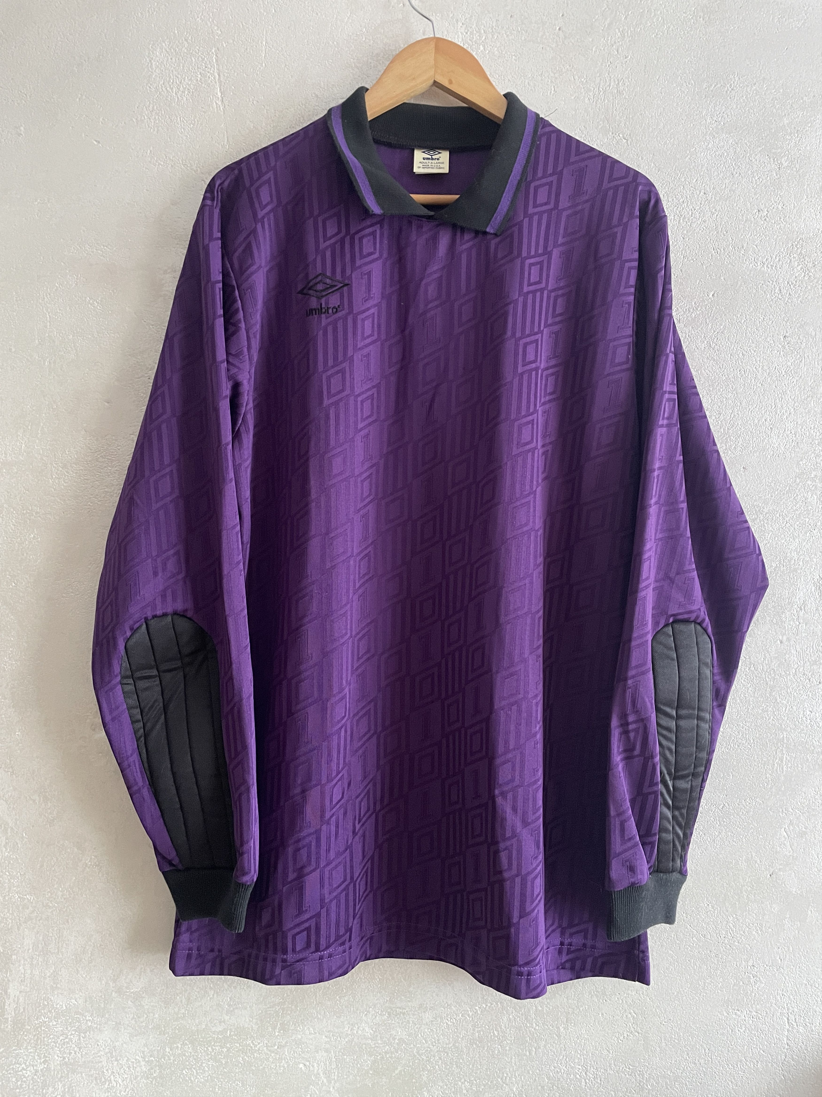 Umbro Vintage Umbro Tempalte Goalkeeper 90s 80s Shirt Jersey Size US XL / EU 56 / 4 - 1 Thumbnail