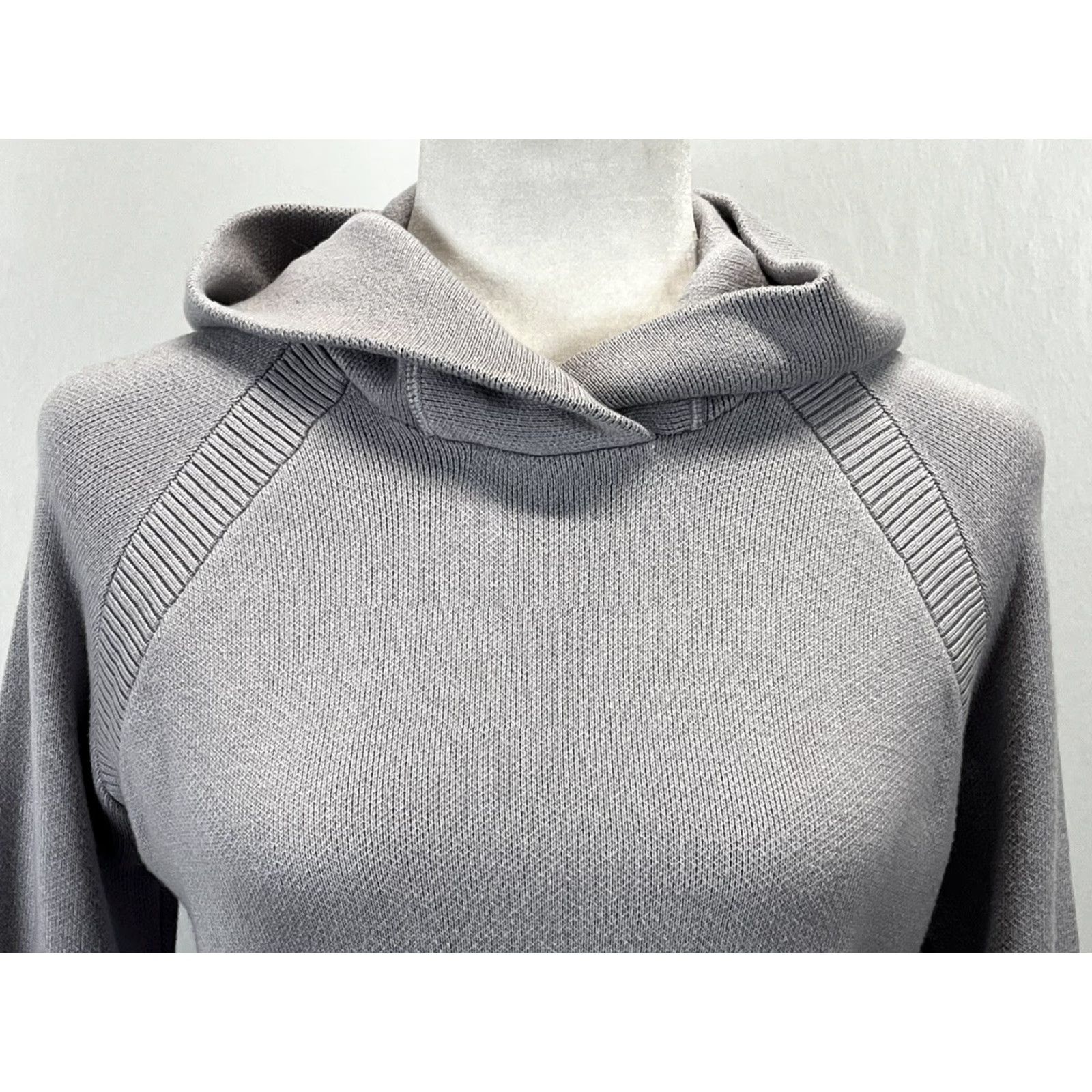 Lululemon LULULEMON Soothe Away Hoodie Pullover Activewear Sz 4 Gray/Lavender Cashmere Women's Size S / US 4 / IT 40 - 5 Thumbnail