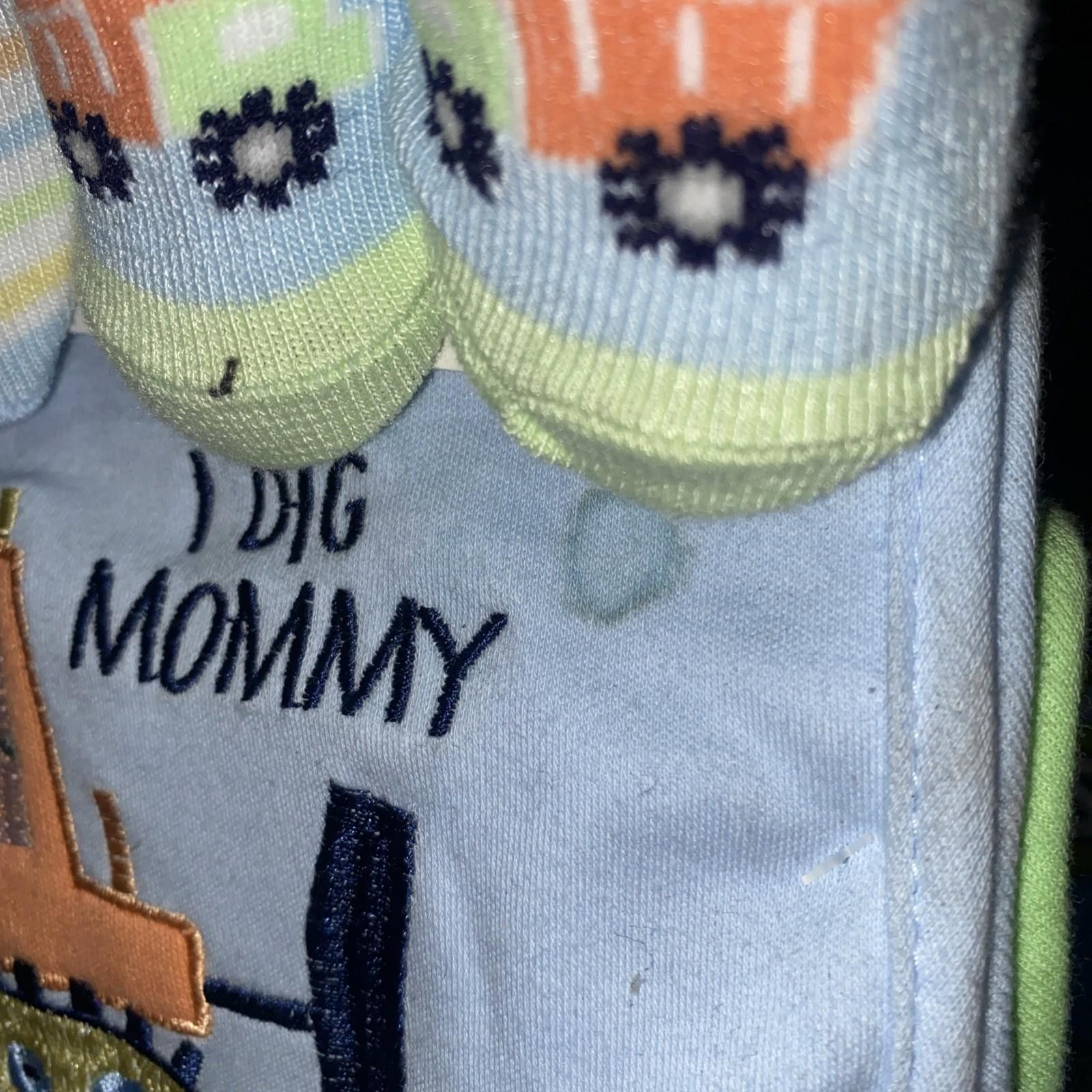 Other NEW 0-9 MO BOYS THEMED 5 PIECE BIBS SOCKS SET 3 BIBS 2 SOCKS Size ONE SIZE - 6 Thumbnail
