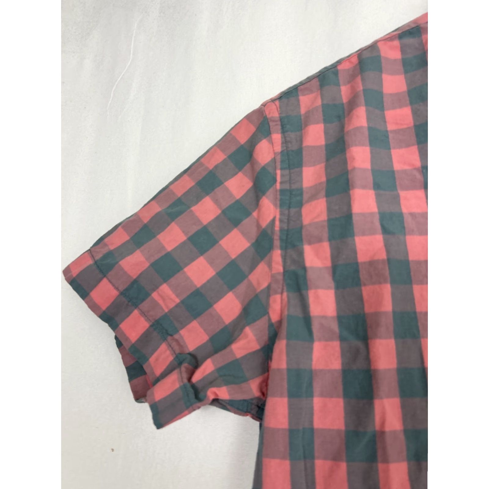 J.Crew J Crew Mens Medium Button Down Short Sleeve Plaid Pink Gray Shirt Size US M / EU 48-50 / 2 - 2 Thumbnail