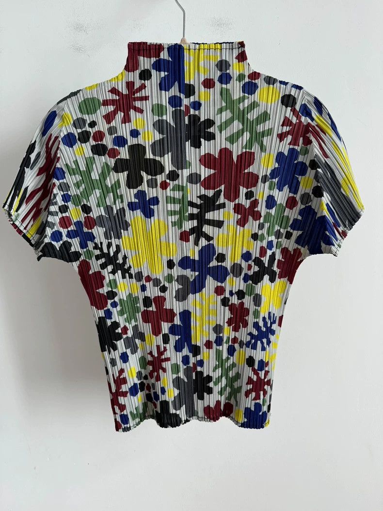 Issey Miyake Issey Miyake size:3 Red and green flower pleated short-sle Size S / US 4 / IT 40 - 2 Thumbnail