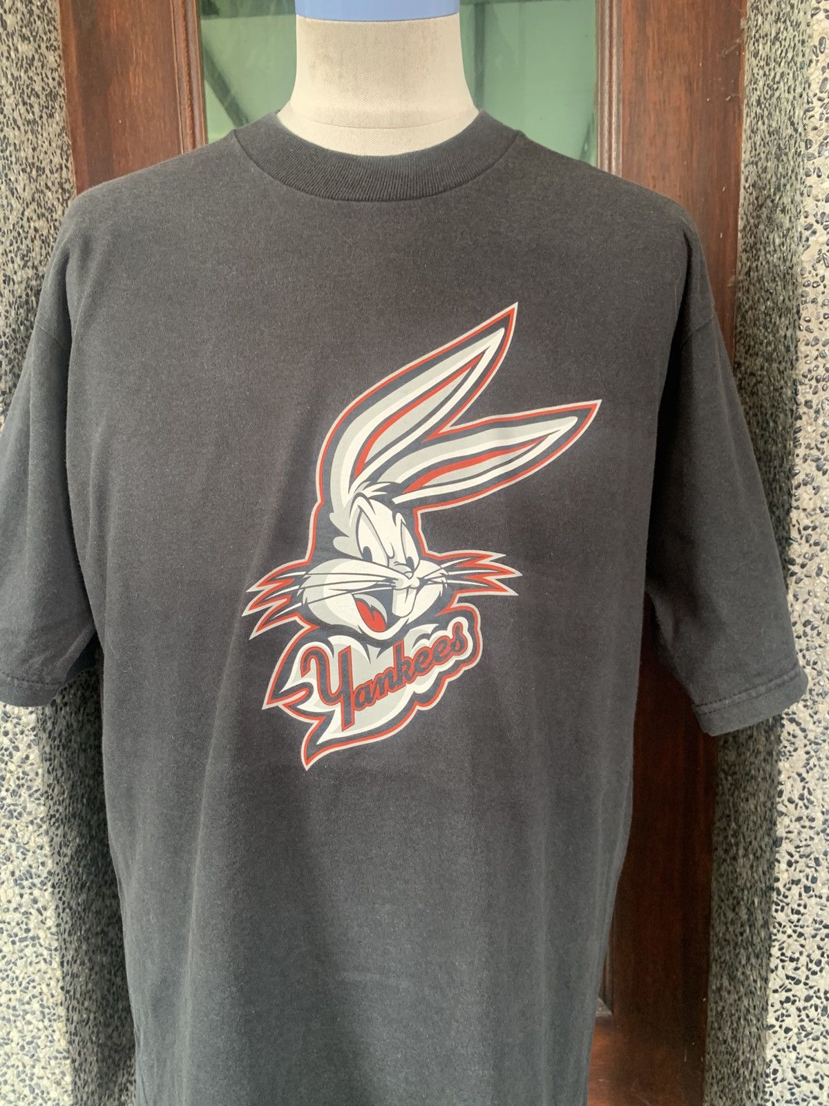 MLB × New York Yankees × Vintage Vintage 90s Yankees 75 Years Anniversary Warner Bros T shirt Size US L / EU 52-54 / 3 - 2 Thumbnail