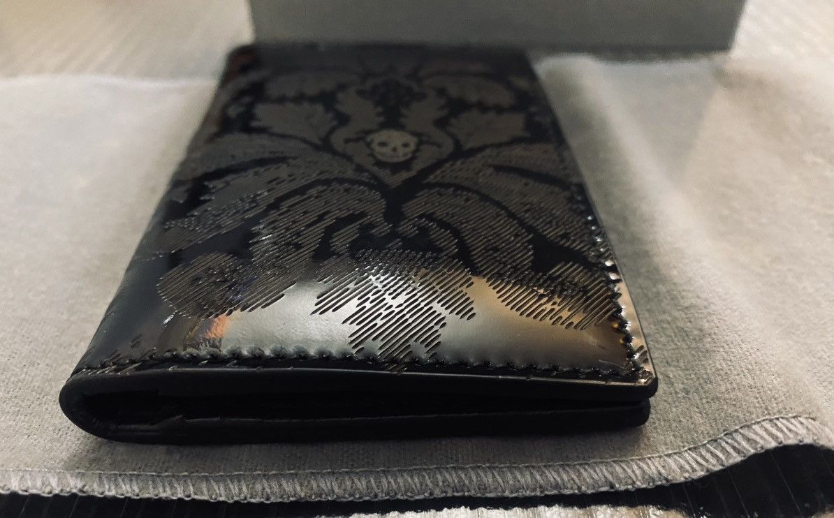 Alexander McQueen Alexander McQueen 🇮🇹 black leather skull bloom cc wallet NIB Size ONE SIZE - 8 Thumbnail