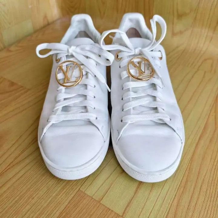 Louis Vuitton Louis Vuitton White Frontrow Fashion Sneakers for Women -25 Size US 5 / IT 35 - 2 Thumbnail