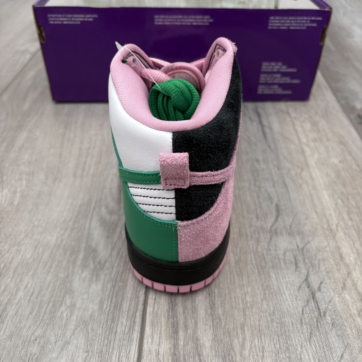 Nike SB NEW Nike Invert Celtics Dunks Size US 9 Size US 9 / EU 42 - 12 Thumbnail