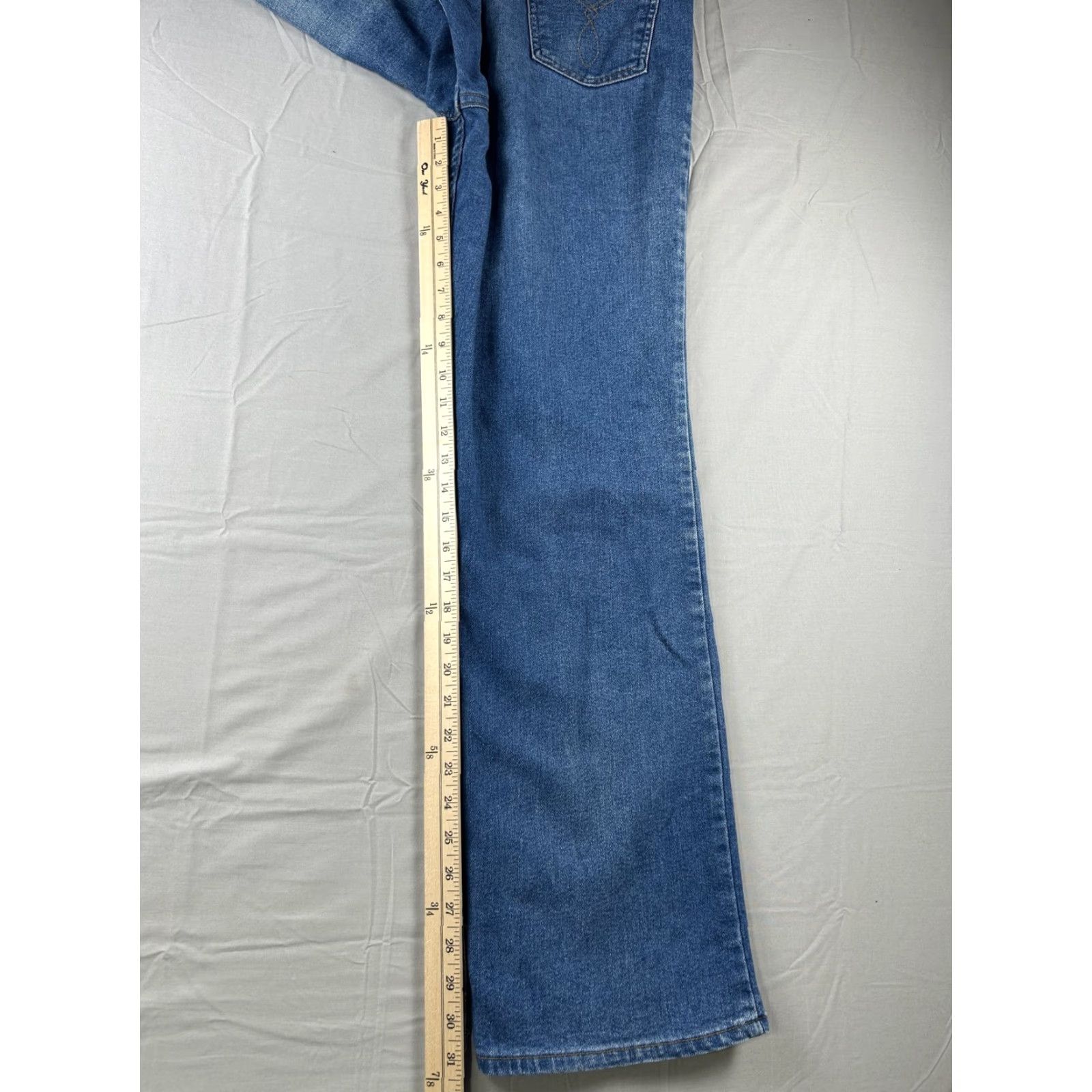 Levi's VINTAGE Levi's Jeans Mens 38X31 Blue Denim Relaxed Boot Cut 90s USA Black Tab Size US 38 / EU 54 - 5 Thumbnail