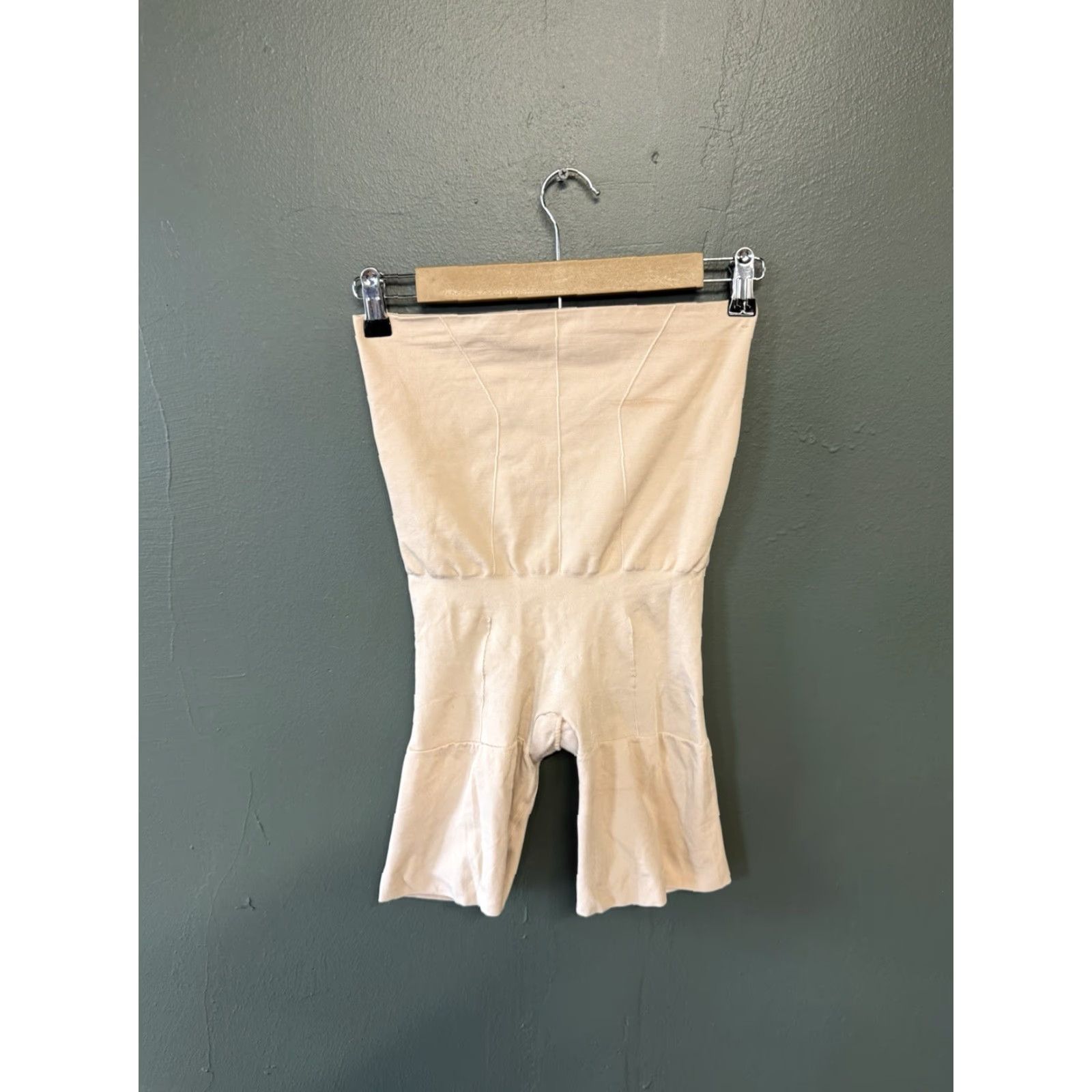 Spanx VINTAGE Assets by Spanx Shapewear Shirt? Size 40" / US 18 - 2 Thumbnail