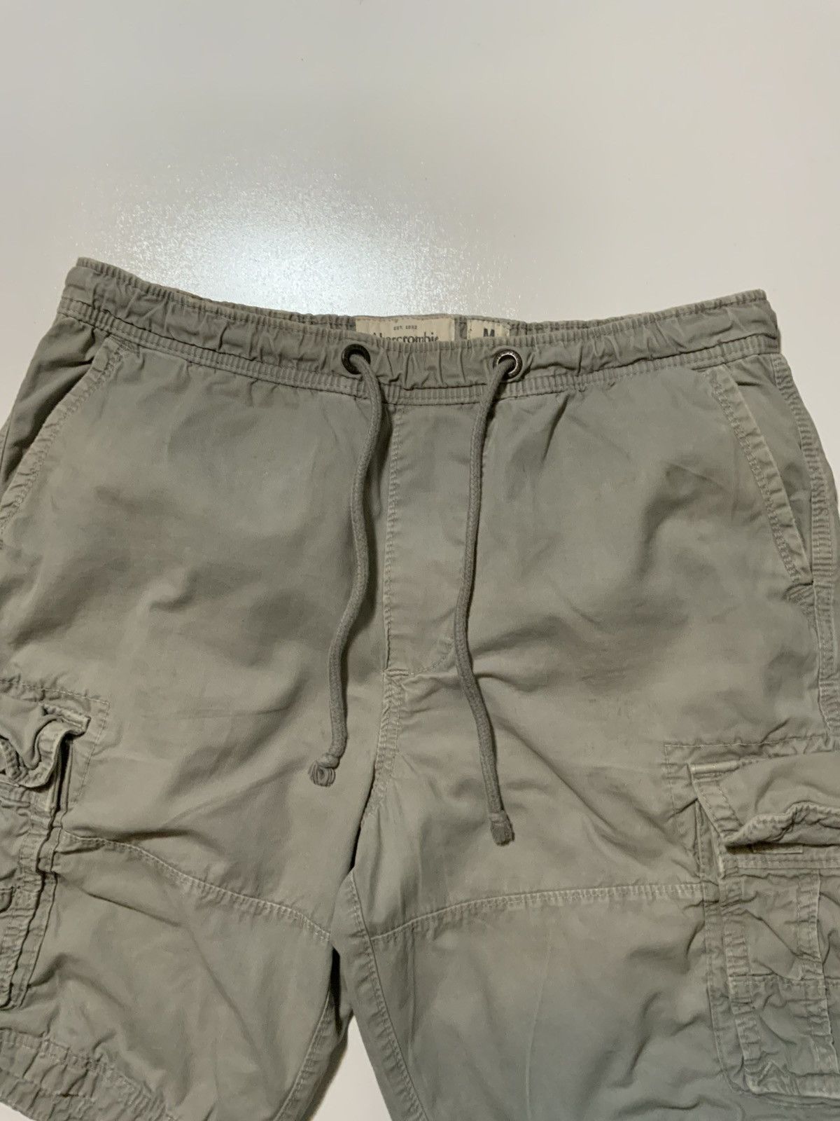 Abercrombie & Fitch Abercrombie & Fitch New York Grey Cargo Cotton Twill Shorts Size US 32 / EU 48 - 5 Thumbnail
