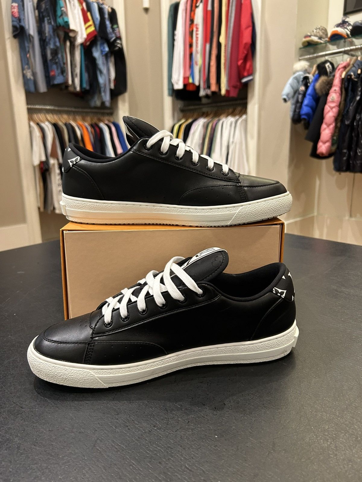 Louis Vuitton Louis Vuitton Low Top Sneaker Size US 9.5 / EU 42-43 - 2 Thumbnail