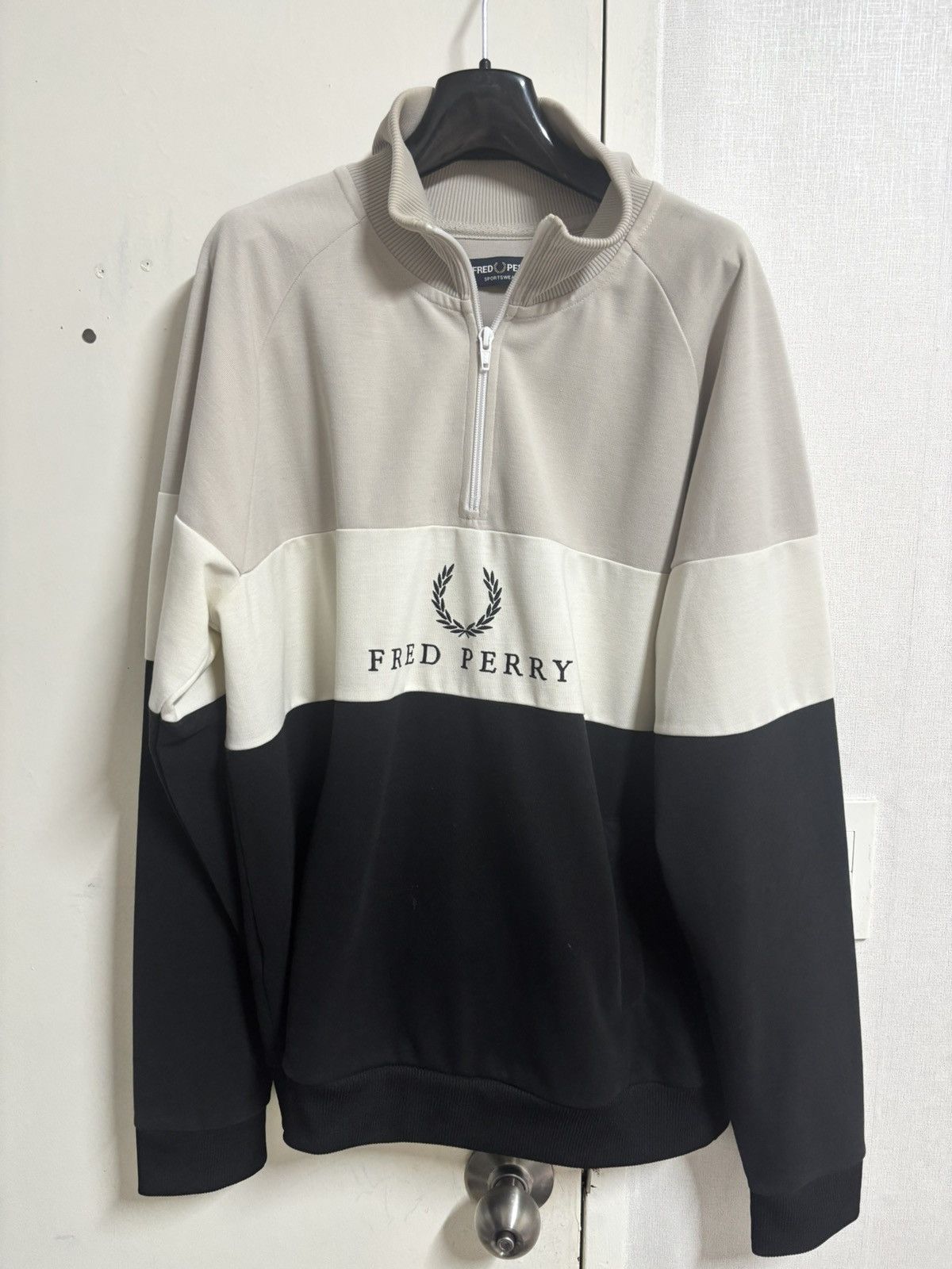 Fred Perry FRED PERRY EMBROIDERED PANEL SWEAT Size US XL / EU 56 / 4 - 1 Thumbnail