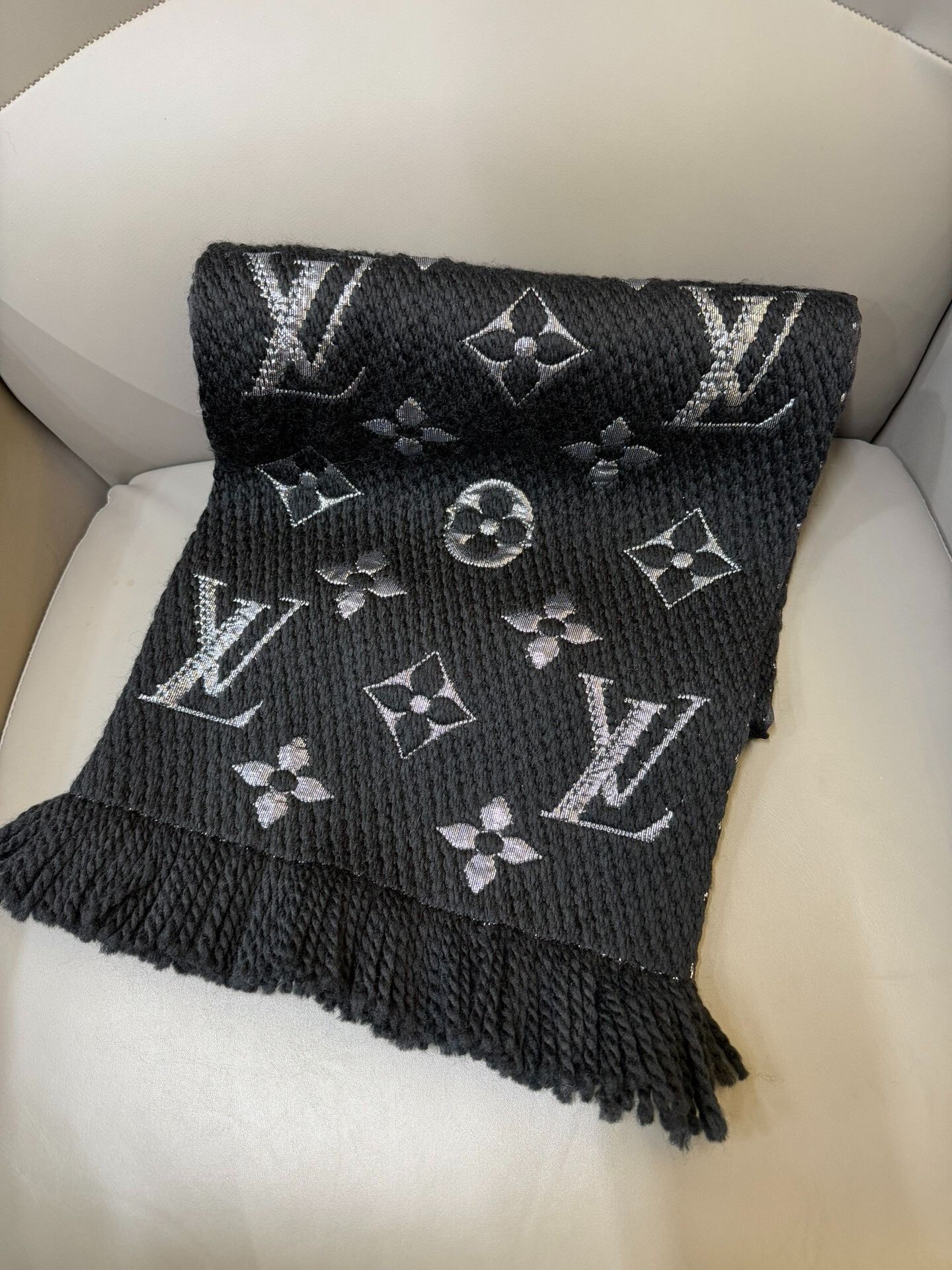 Louis Vuitton Louis Vuitton Black Sequin Logo Wool Scarf Size ONE SIZE - 1 Thumbnail