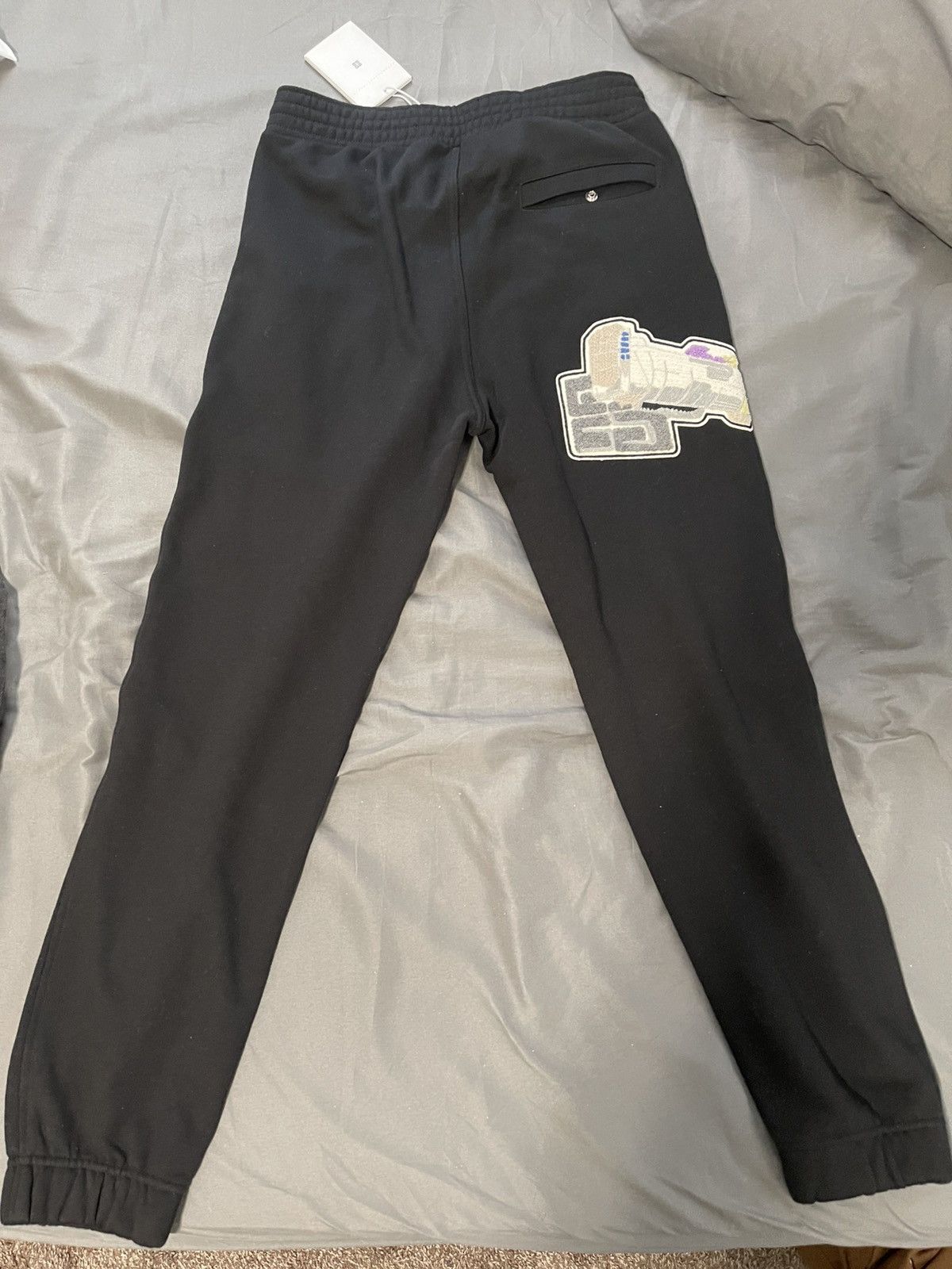 (B).Stroy × Givenchy Givenchy bstroy bee sweatpants Size US 30 / EU 46 - 2 Thumbnail