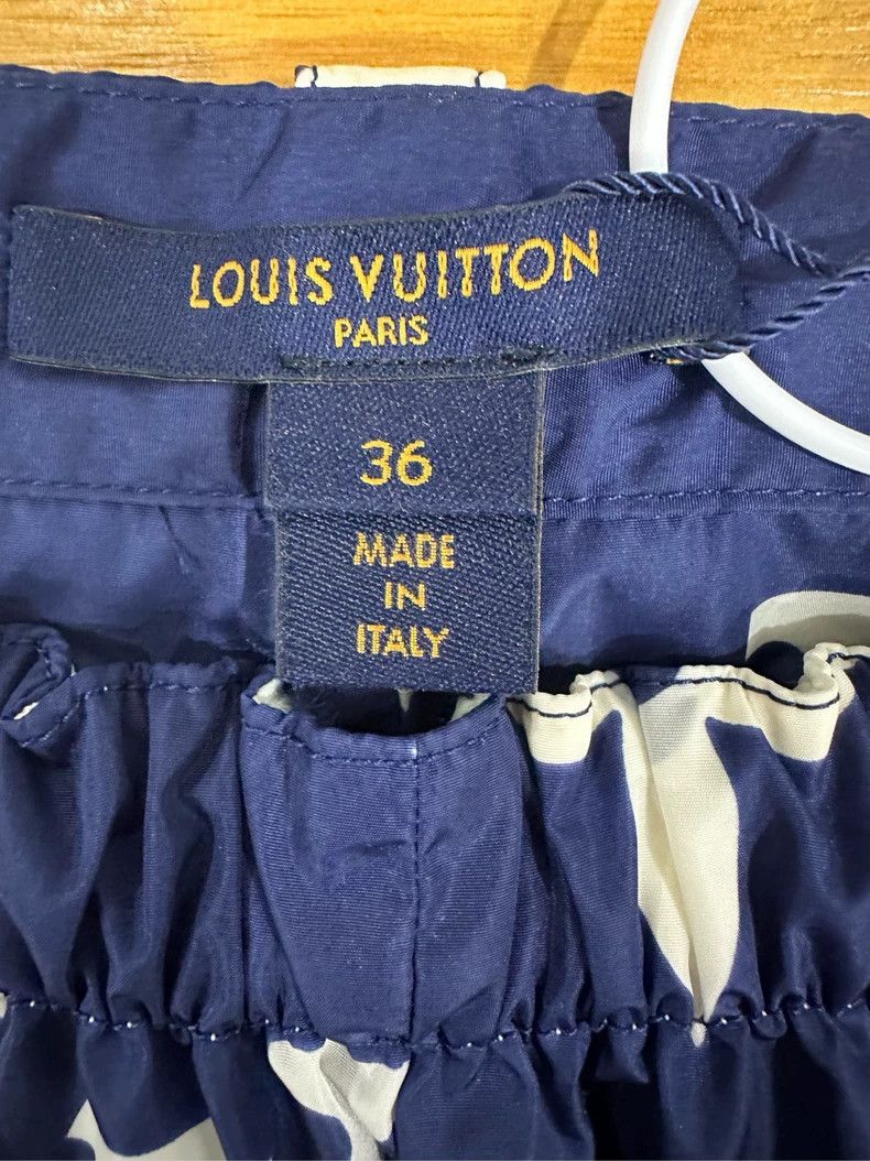 Louis Vuitton Louis Vuitton Blue Bermuda print logo shorts Size US 36 / EU 52 - 4 Thumbnail