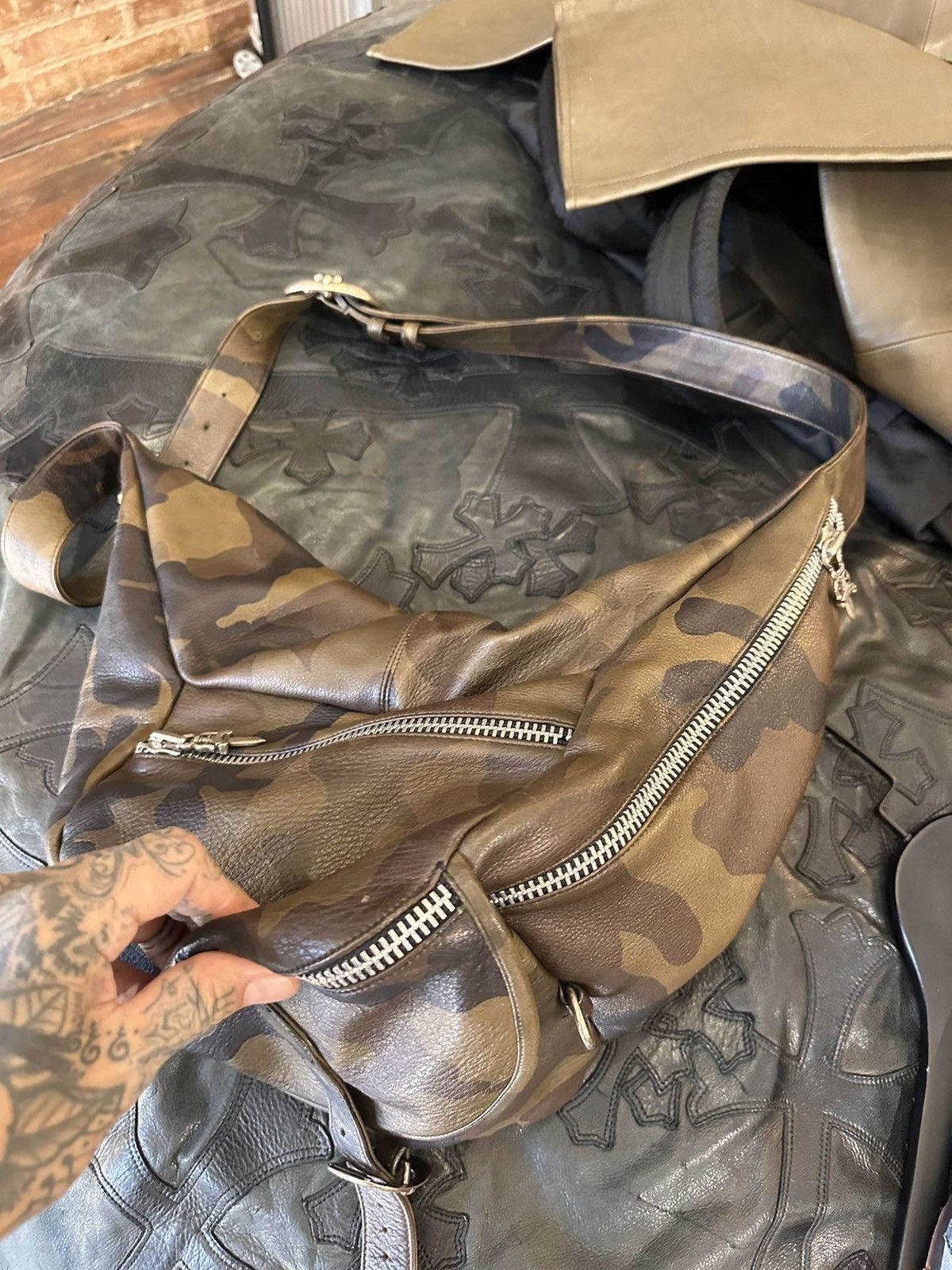 Chrome Hearts CHROME HEARTS XXL CAMO SNAT GUNSLINGER BAG Size ONE SIZE - 15 Thumbnail