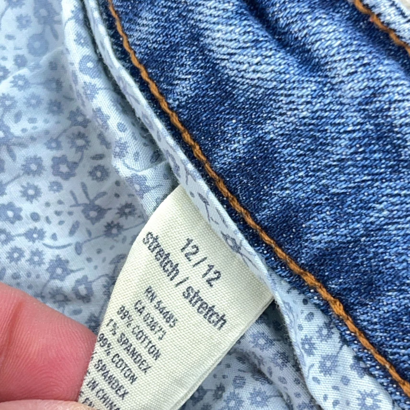 American Eagle Outfitters VINTAGE American Eagle Outfitters Capri Jeans Women 12 Low Rise Med Wash Denim Capri Jeans Womens 12 Blue 5-Pocket City Logo 90s Breakfast Size 34" / US 12 / IT 48 - 4 Thumbnail