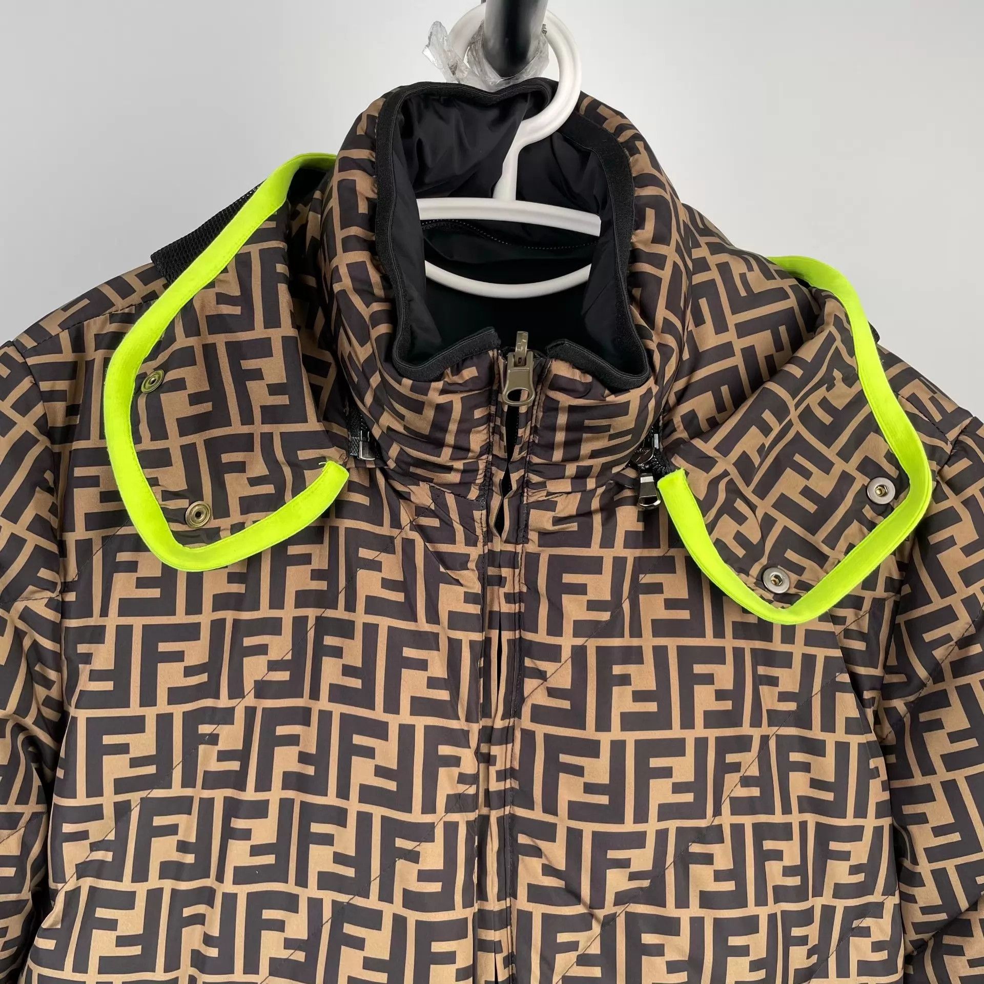 Fendi Fendi Full Logo Down Jacket Brown 44 Size M / US 6-8 / IT 42-44 - 3 Thumbnail