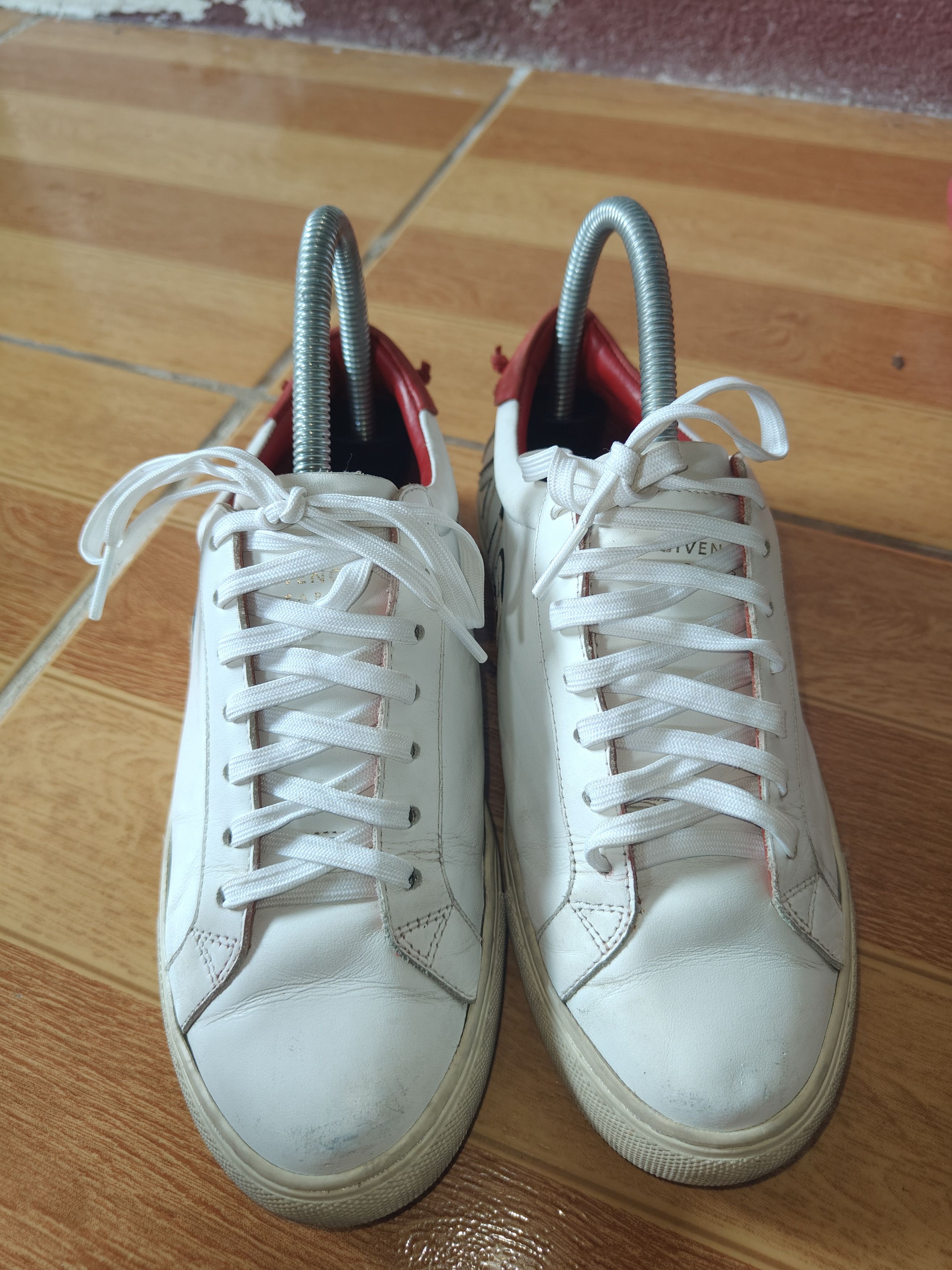 Givenchy Givenchy reverse name low top sneakers Size US 6 / IT 36 - 1 Thumbnail