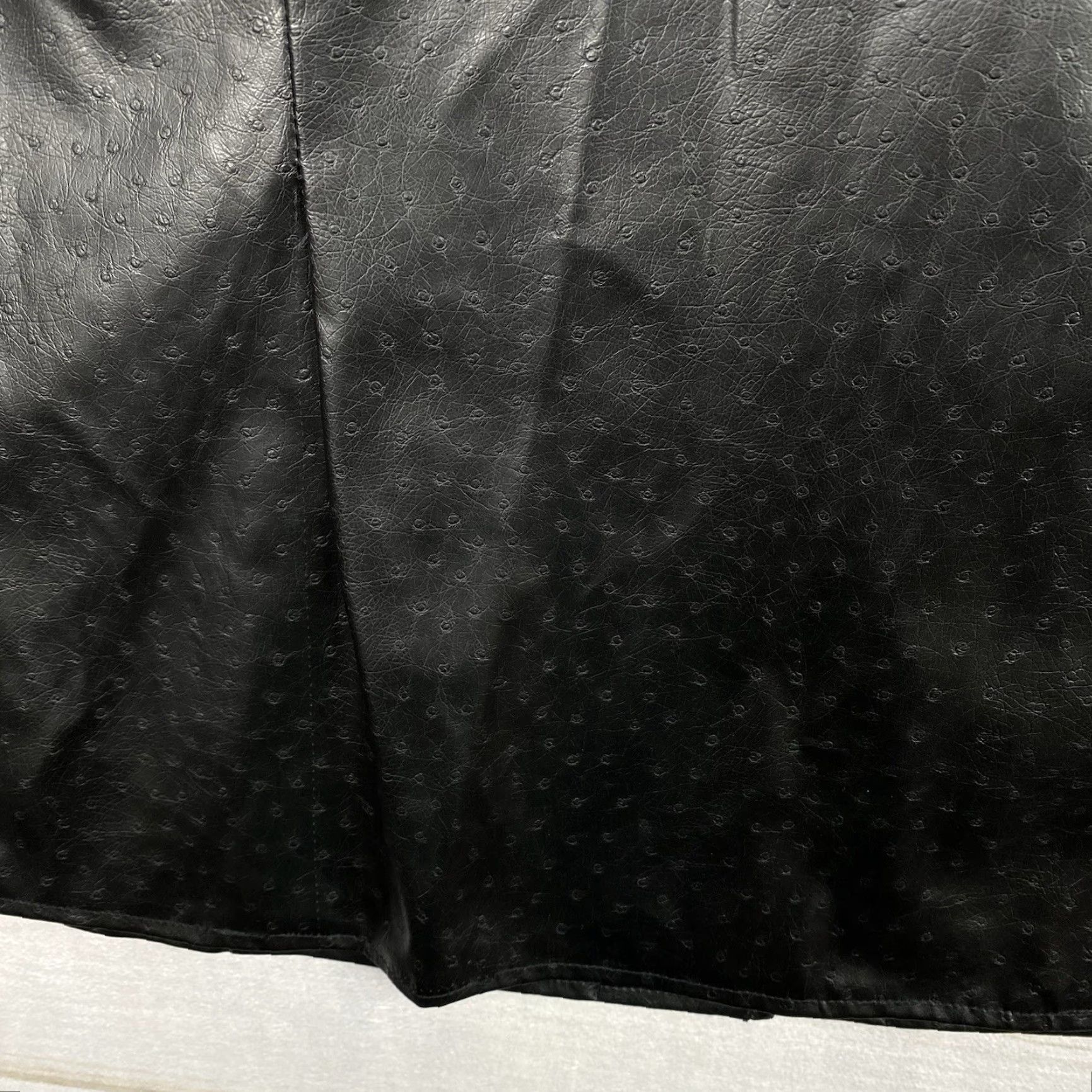 Vintage Maggie Barnes 3X Faux Leather Vest Black Pebbled Full Zip Lightweight Biker NWT Women's Vest 3X Black Zipper VINTAGE Size XXL / US 16-18 / IT 52-54 - 8 Thumbnail