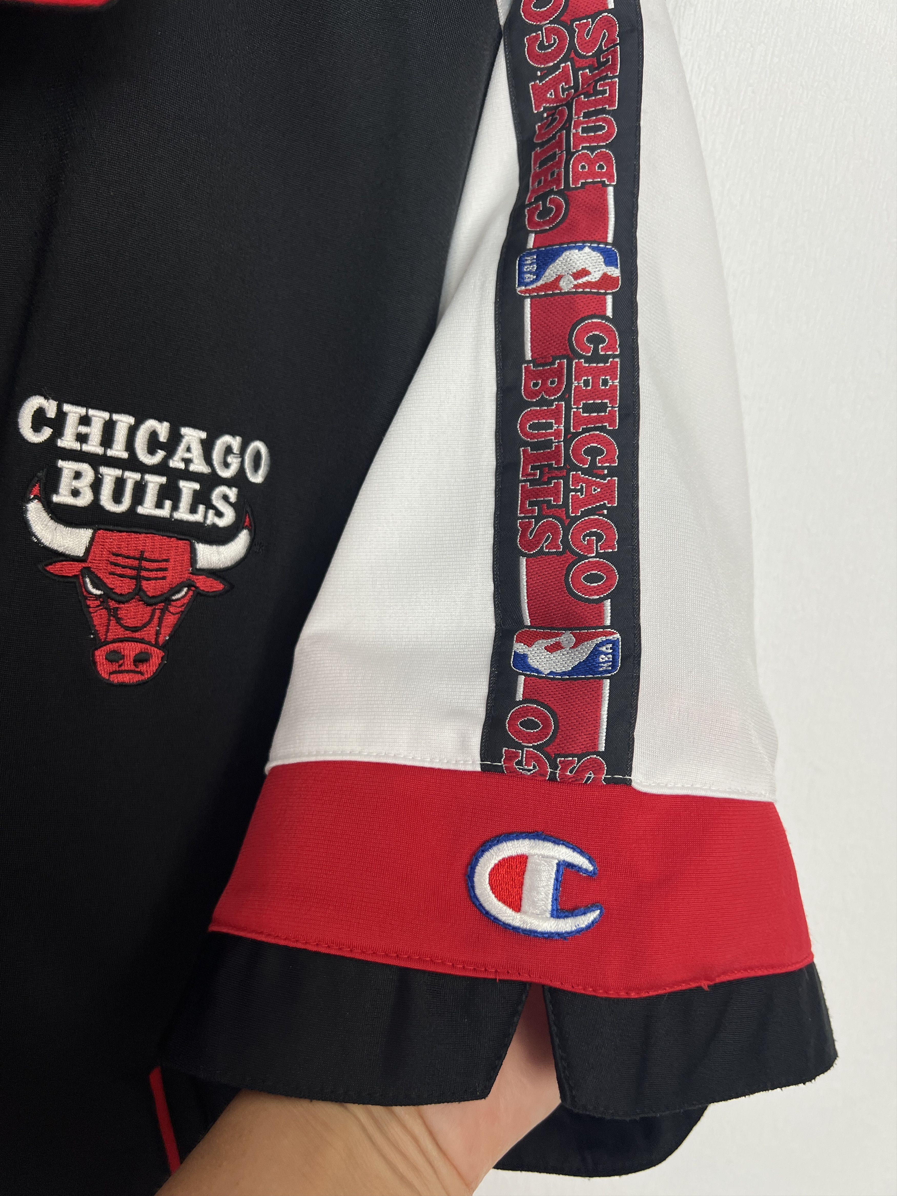 Champion Vintage 90's Champion Chicago Bulls Train Warm Up NBA Size US L / EU 52-54 / 3 - 4 Thumbnail