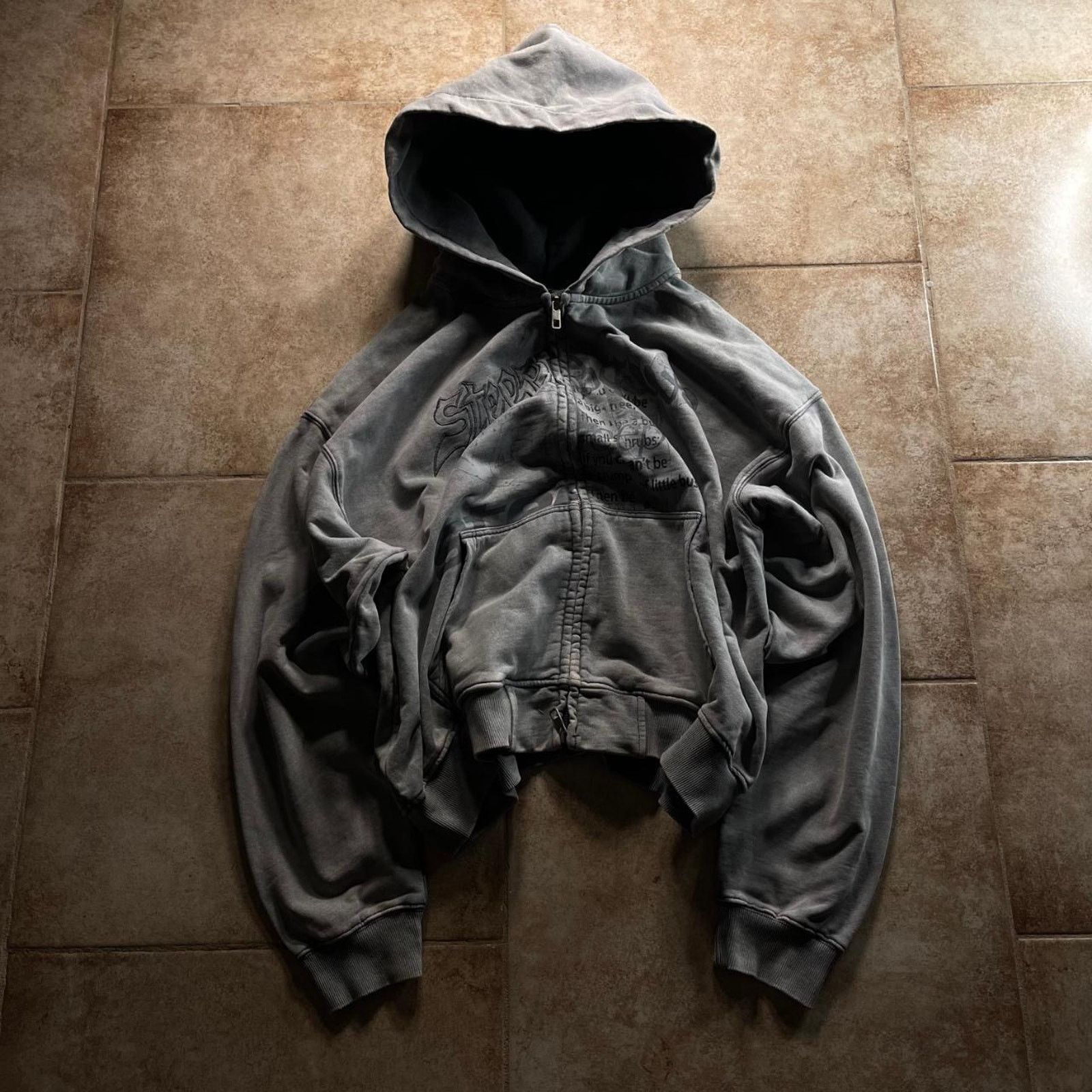 Japanese Brand × Vintage Vintage Faded Embroidered Gray Zip-Up Hoodie size Small Size US S / EU 44-46 / 1 - 1 Thumbnail