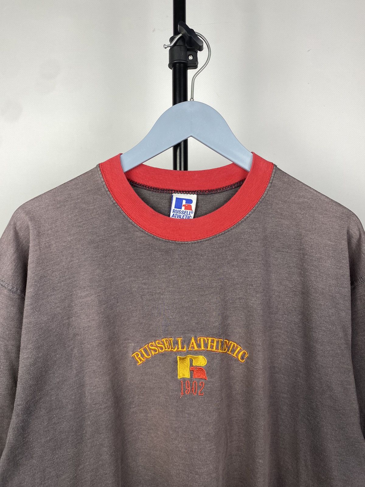 Russell Athletic × Vintage Vintage 00s Faded Russell Athletic centre Logo T-shirt Size US L / EU 52-54 / 3 - 3 Thumbnail
